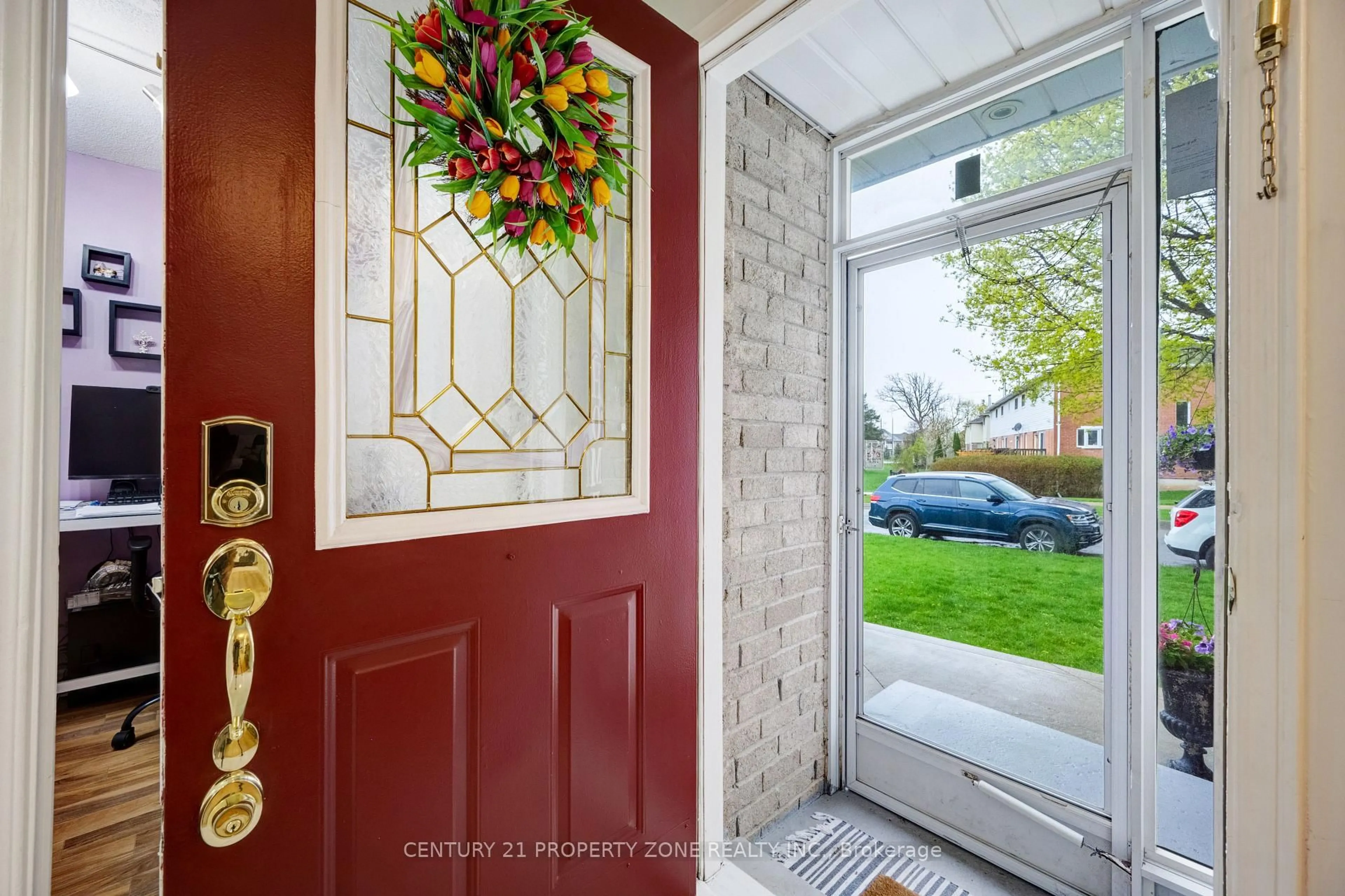 Indoor entryway for 2 Cortez Crt, Brampton Ontario L6X 3Z4