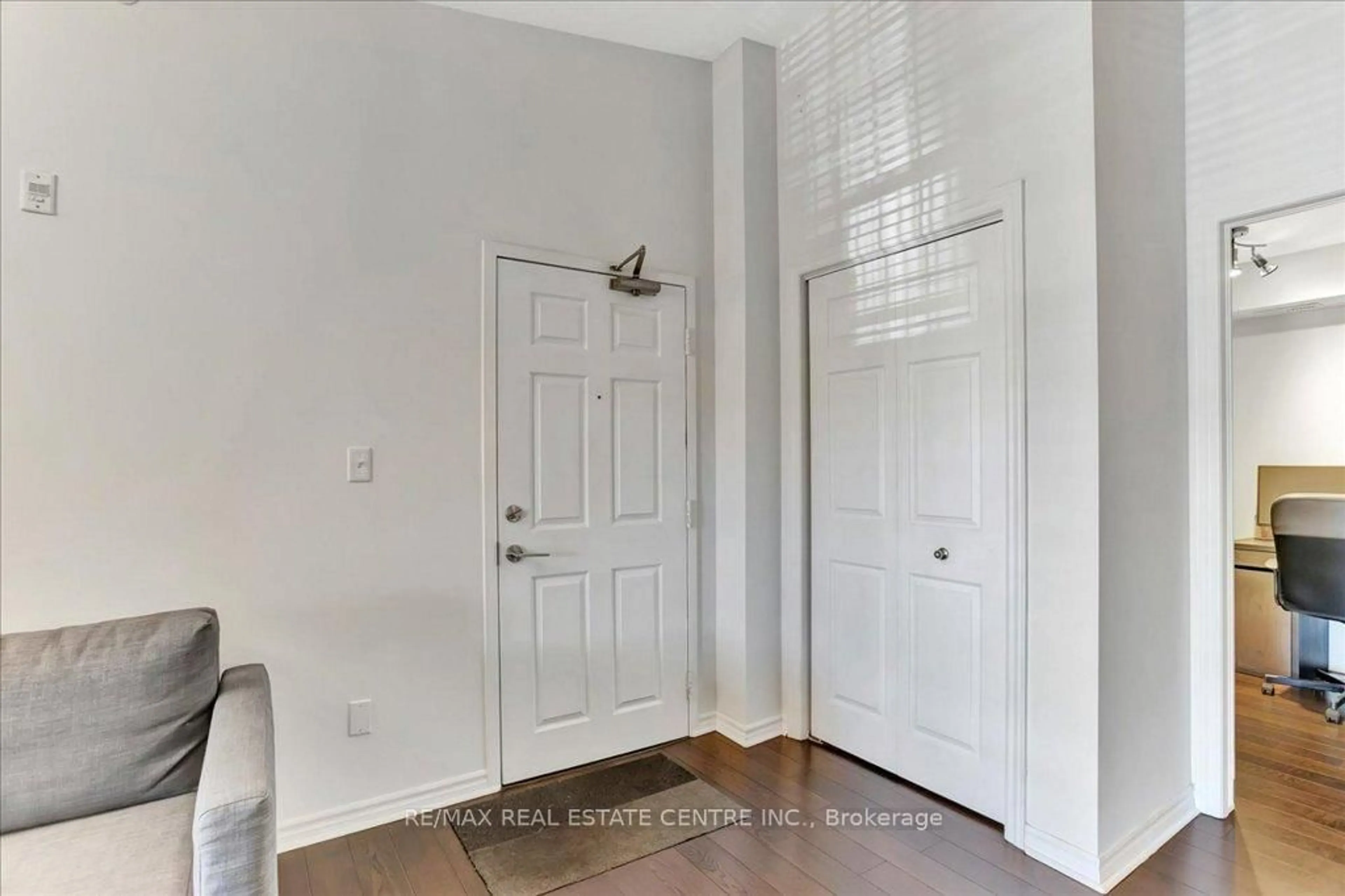 Indoor entryway for 1471 Maple Ave #406, Milton Ontario L9T 0B4