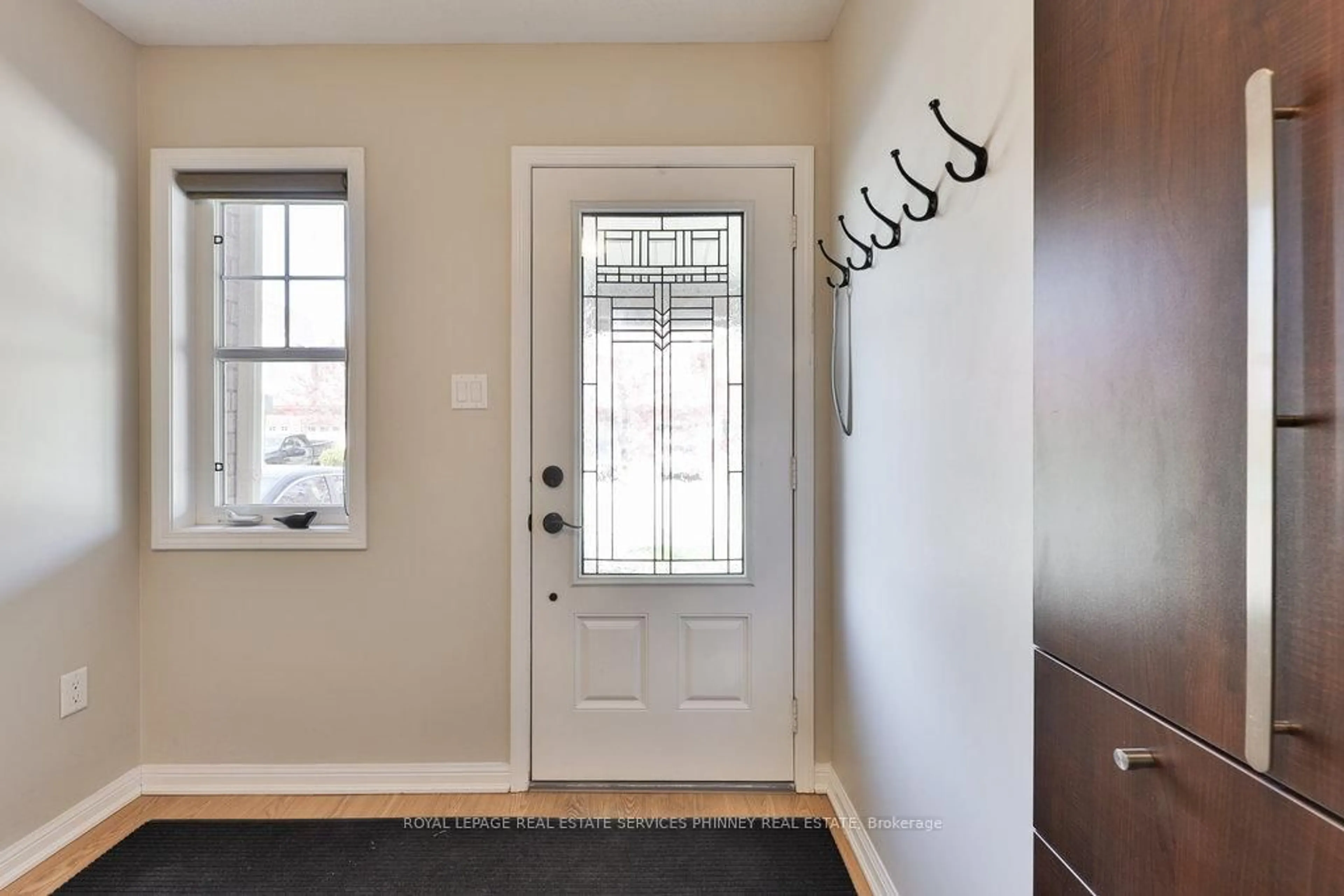 Indoor entryway for 862 Fowles Crt, Milton Ontario L9T 0Z6