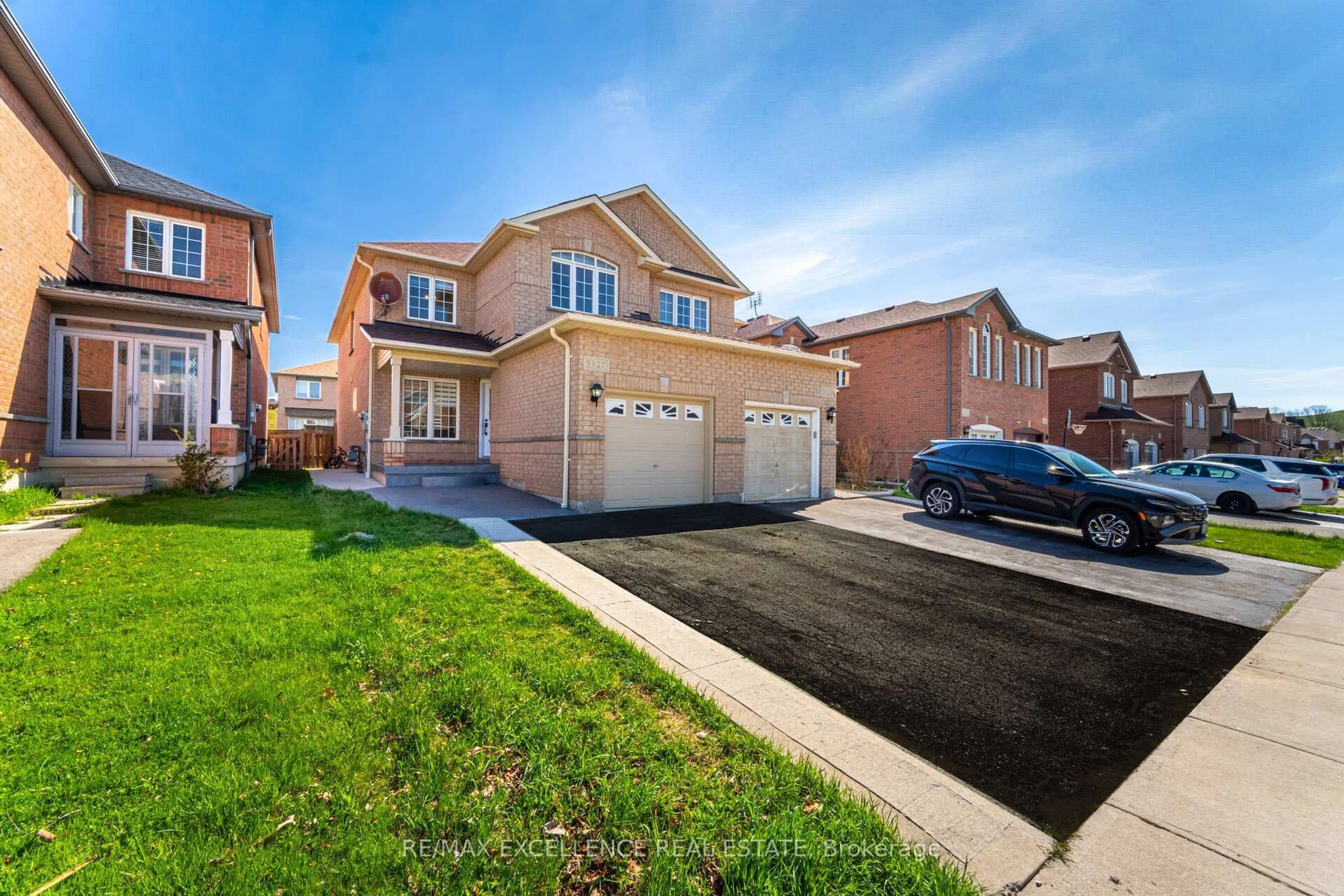 Home with brick exterior material, street for 5927 Stonebriar Cres, Mississauga Ontario L5V 2T8