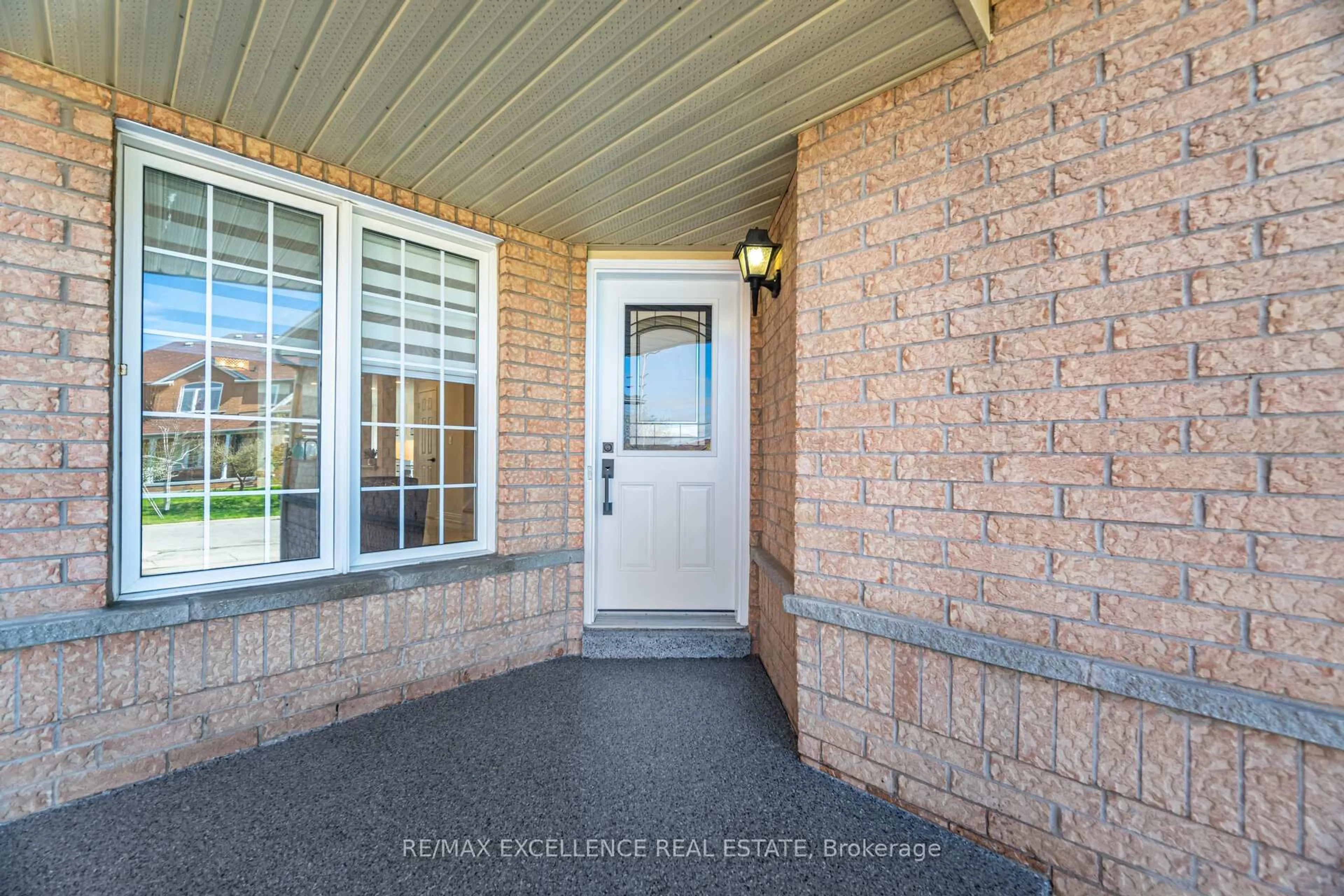 Indoor entryway for 5927 Stonebriar Cres, Mississauga Ontario L5V 2T8