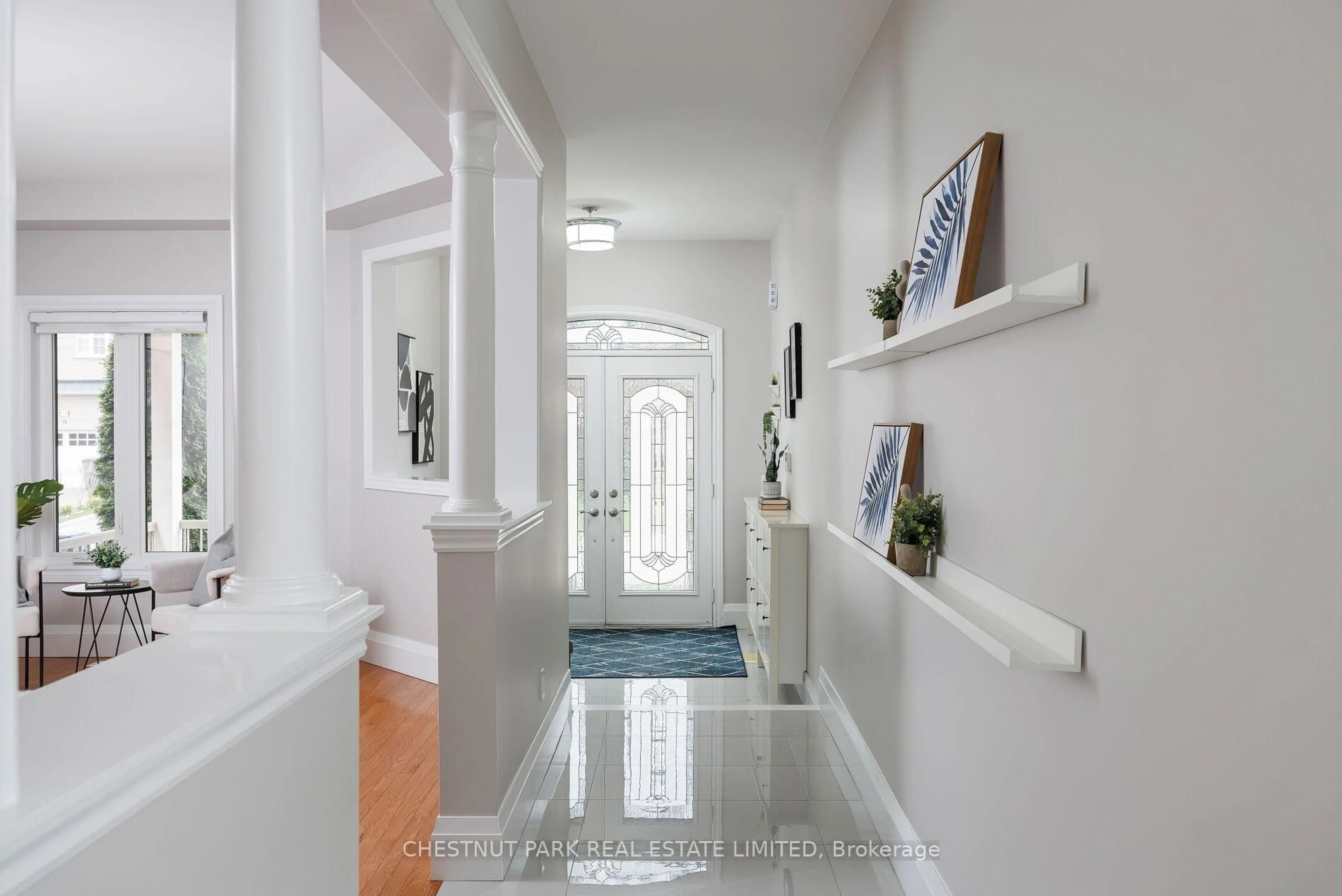 Indoor entryway for 22 Carmel Cres, Brampton Ontario L6P 1Y1
