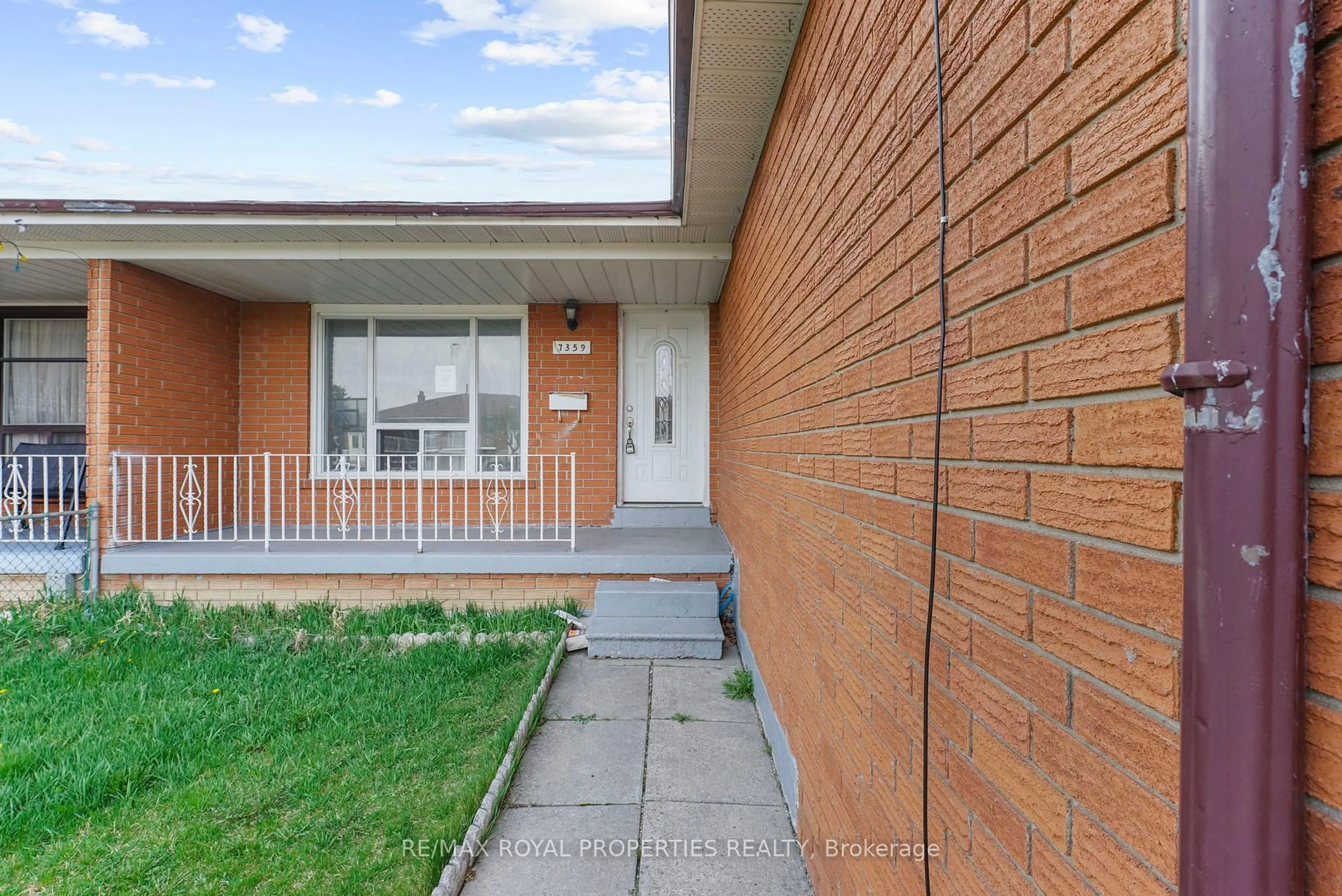Home with brick exterior material, street for 7359 Sigsbee Dr, Mississauga Ontario L4T 3S5