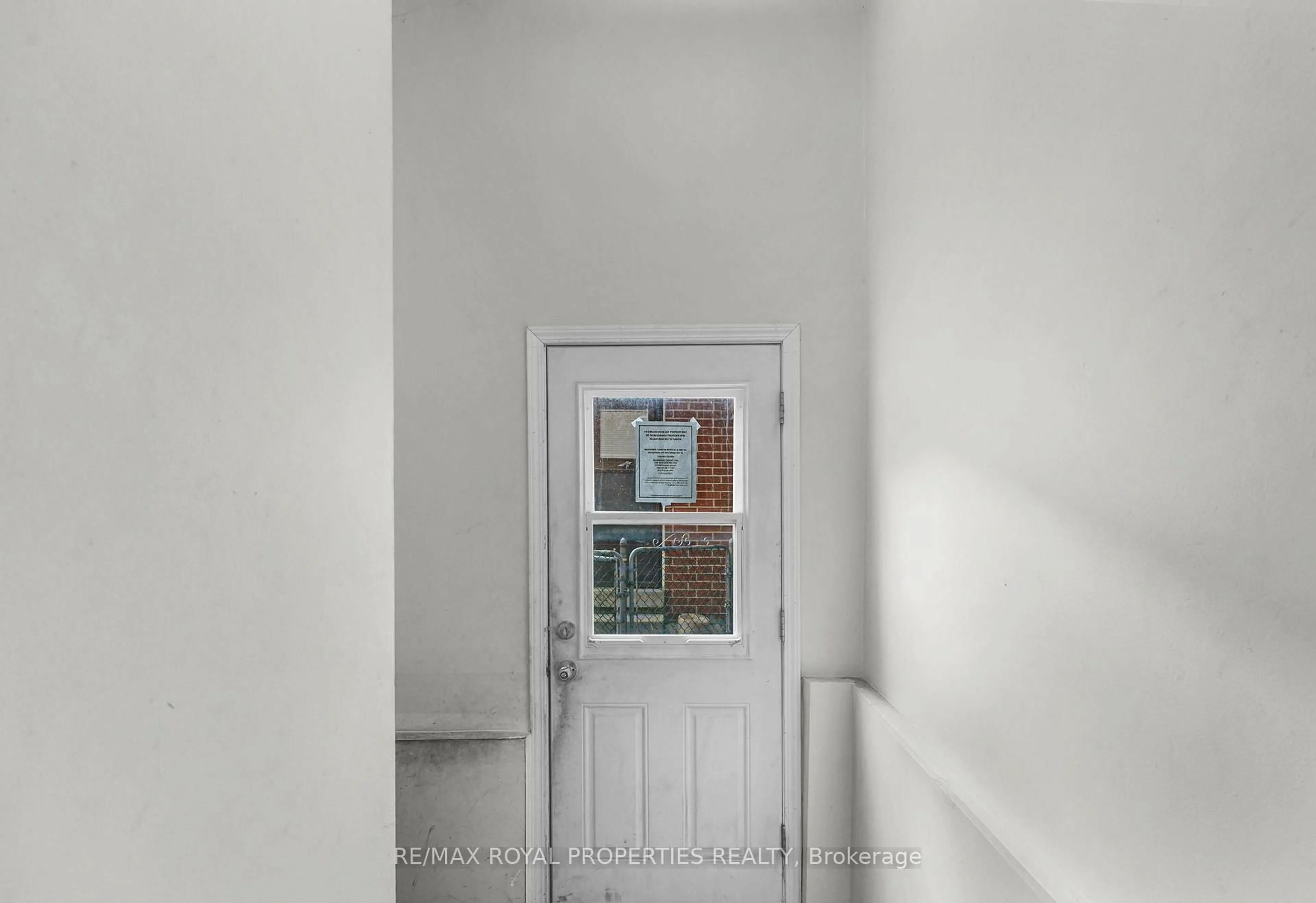 Indoor entryway for 7359 Sigsbee Dr, Mississauga Ontario L4T 3S5