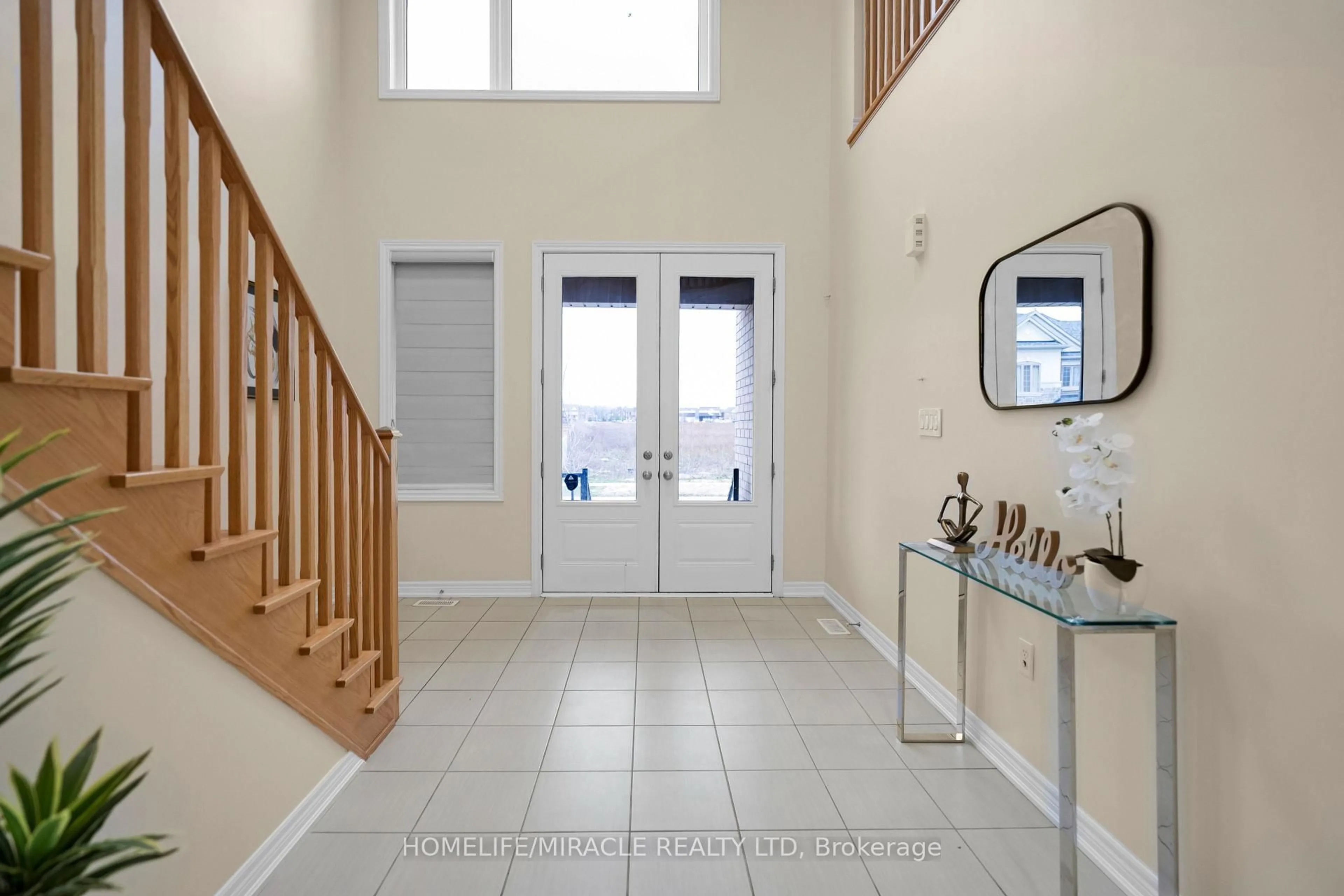 Indoor entryway for 269 Thornbush Blvd, Brampton Ontario L7A 5K1