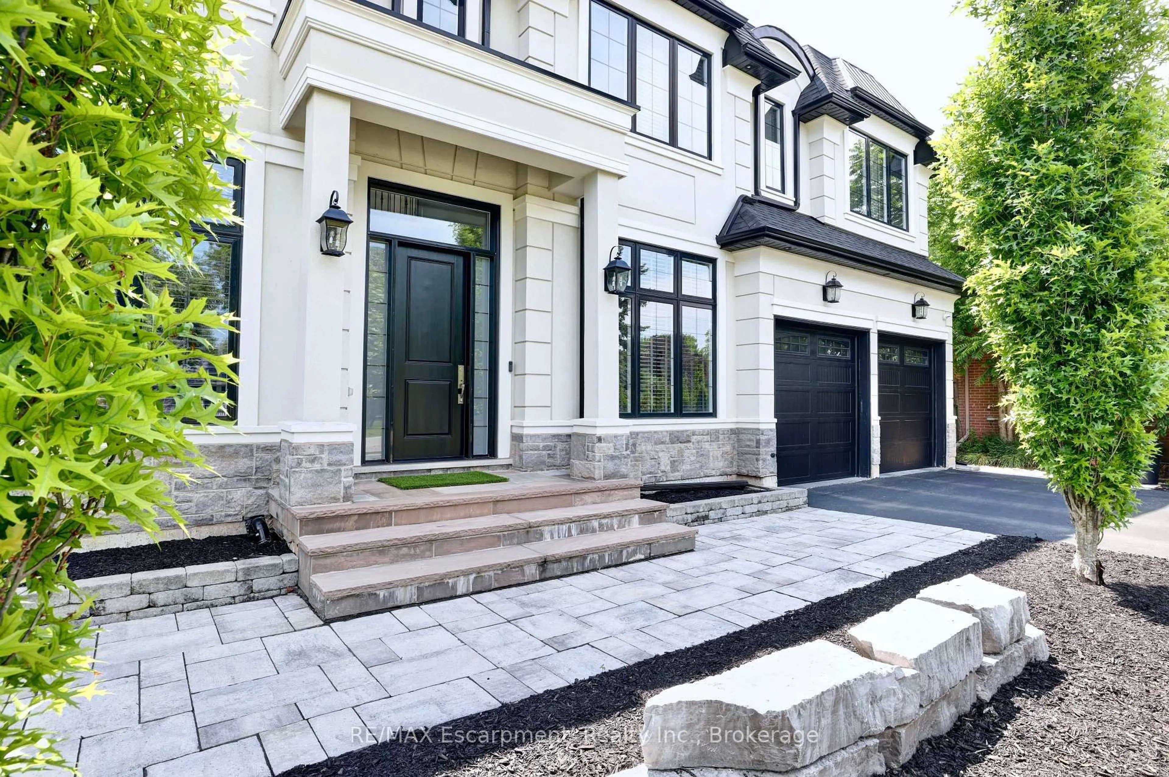 Home with brick exterior material, street for 402 Tennyson Dr, Oakville Ontario L6L 3Z1