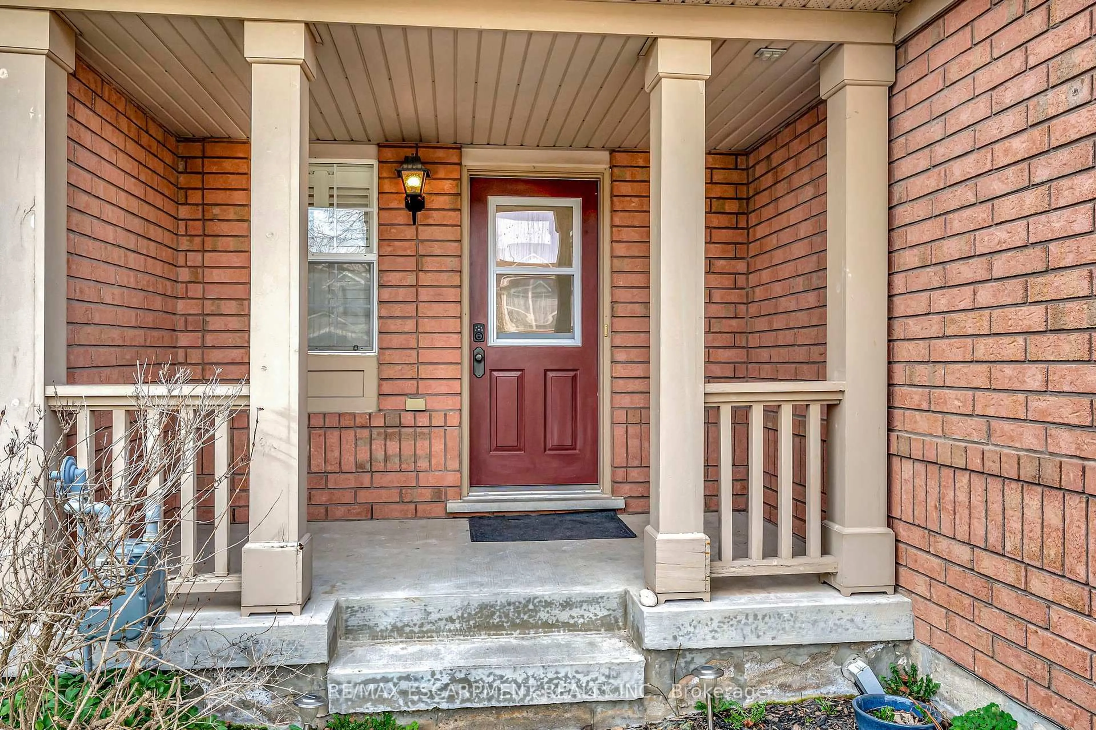 Indoor entryway for 646 Kerr Tr, Milton Ontario L9T 5W1