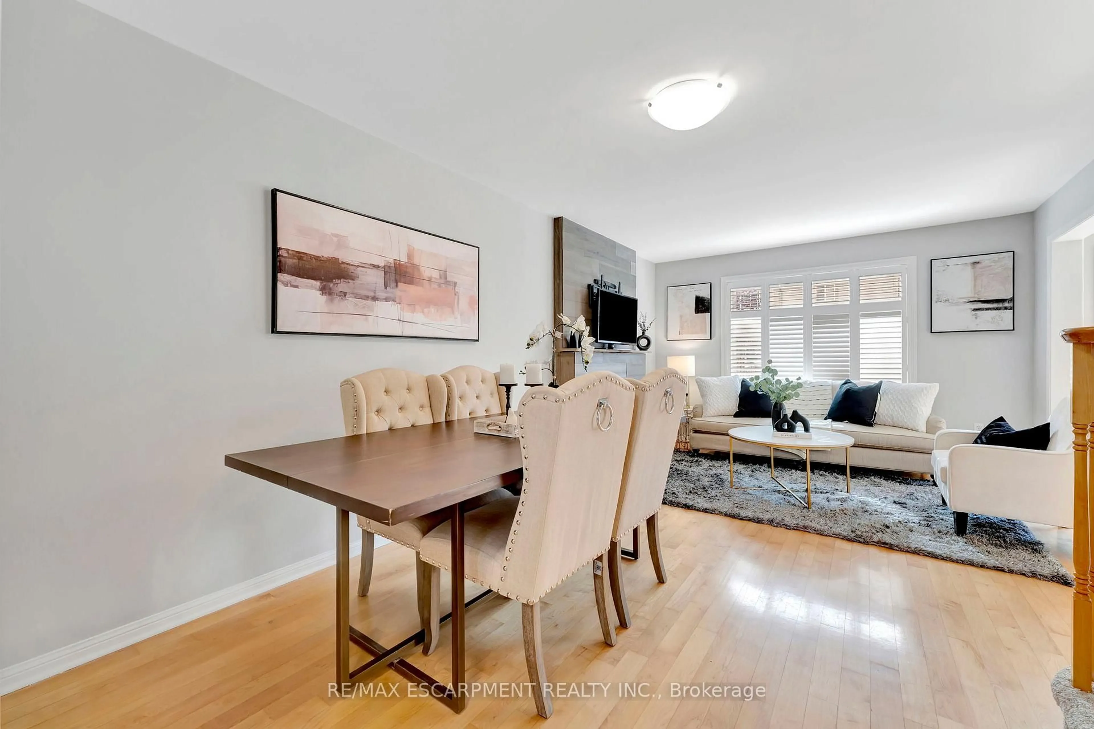 Dining room, wood/laminate floor for 646 Kerr Tr, Milton Ontario L9T 5W1