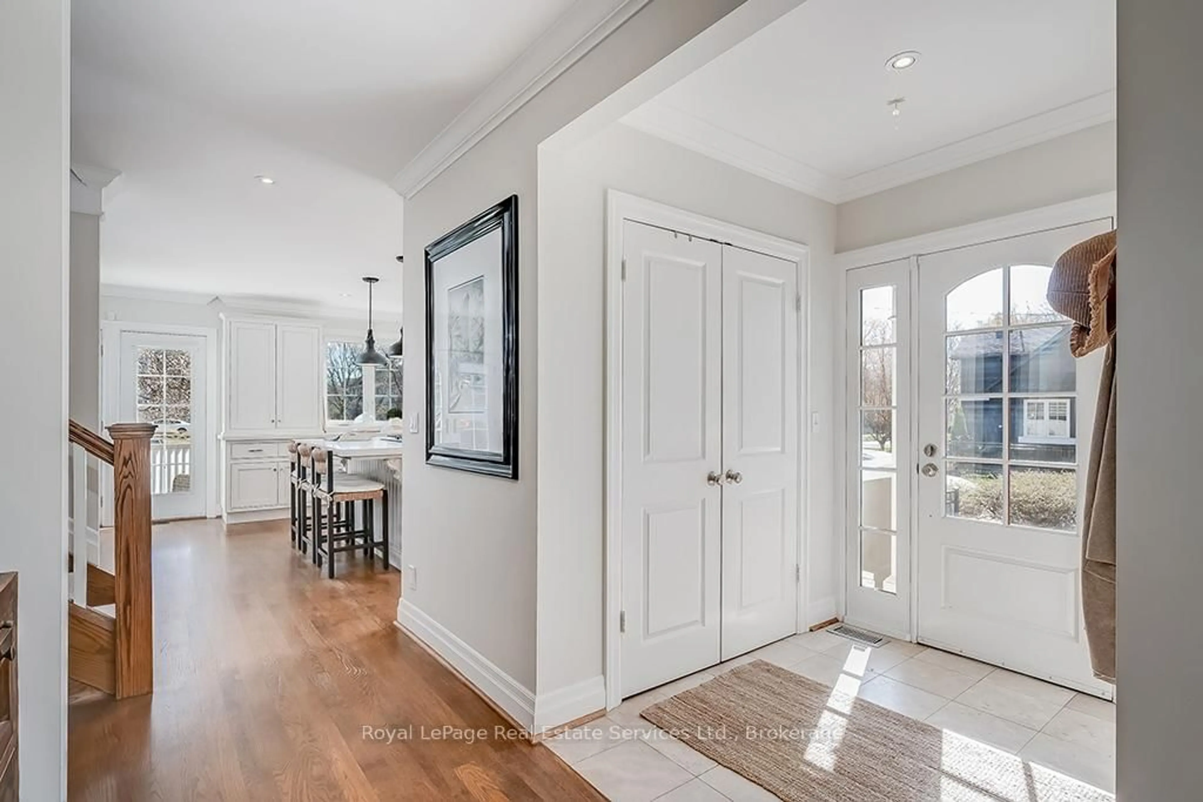 Indoor entryway for 38 Chisholm St, Oakville Ontario L6K 3H5