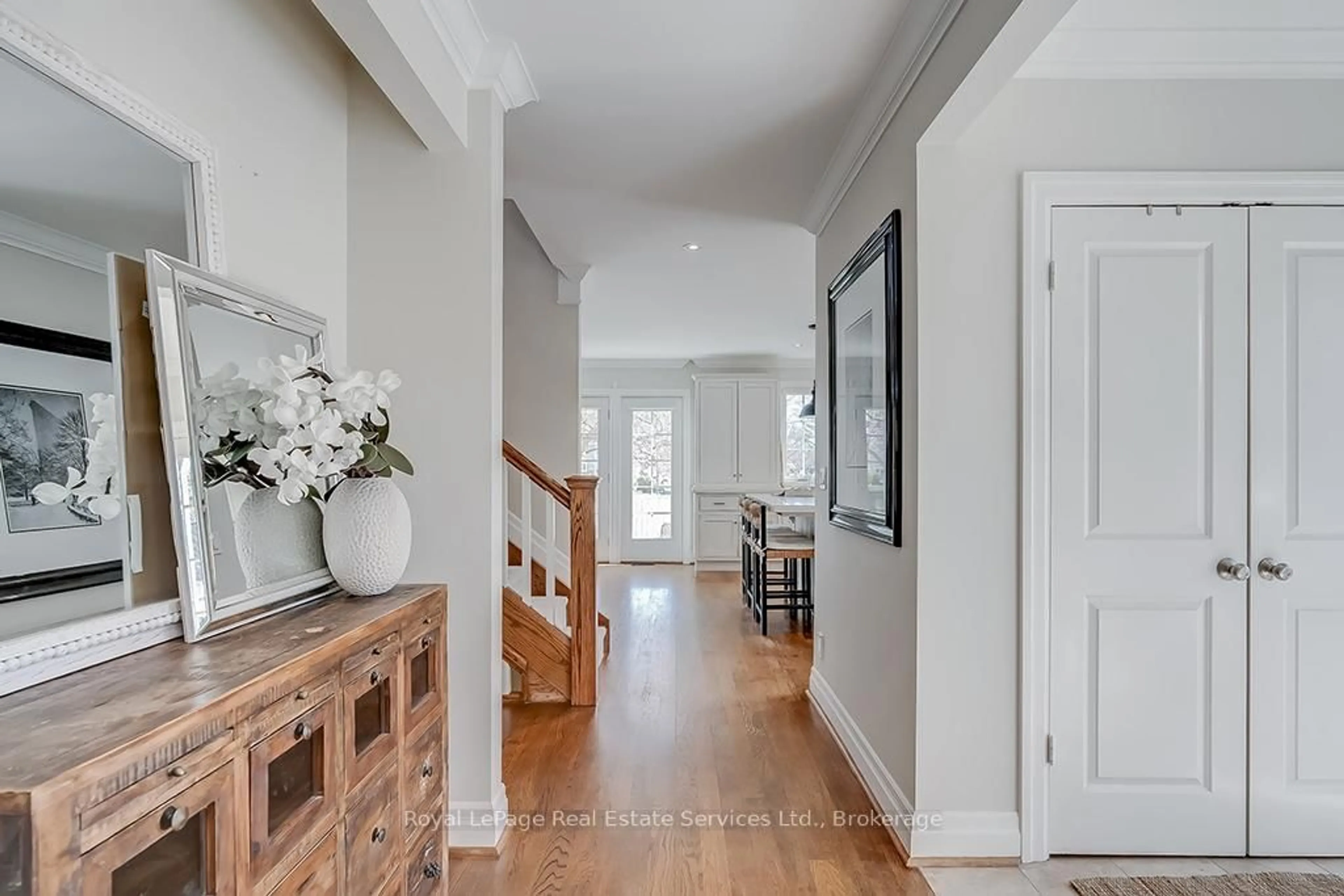 Indoor entryway for 38 Chisholm St, Oakville Ontario L6K 3H5