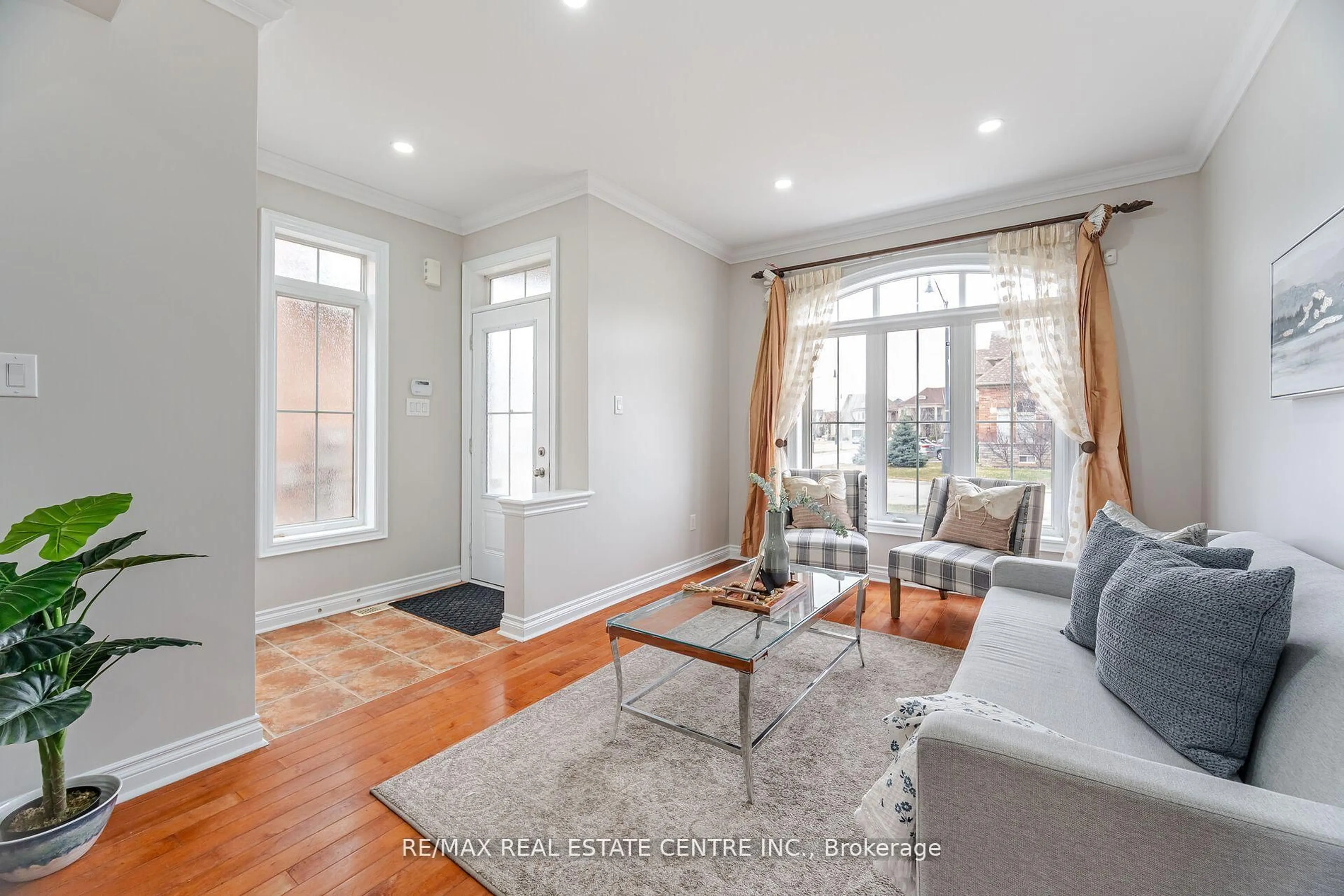 Living room with furniture, unknown for 38 Junetown Circ, Brampton Ontario L6X 0X7