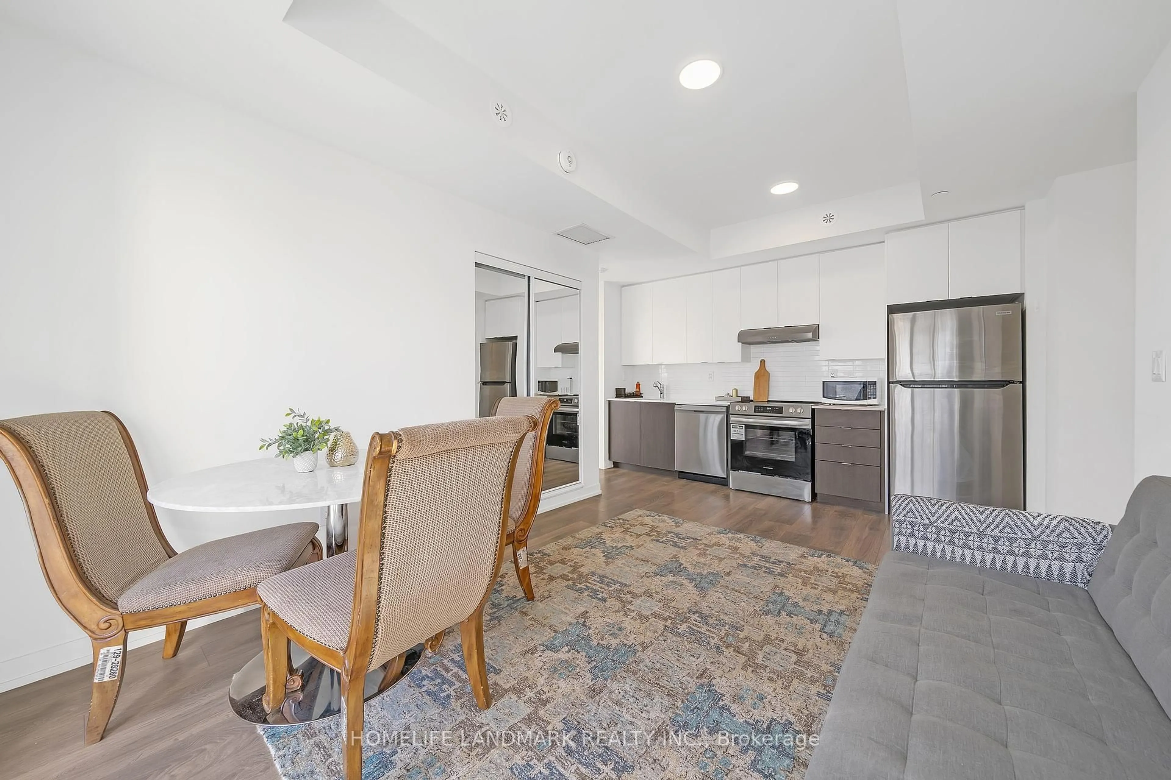 Open concept kitchen, unknown for 135 Canon Jackson Dr #303, Toronto Ontario M6M 0C3
