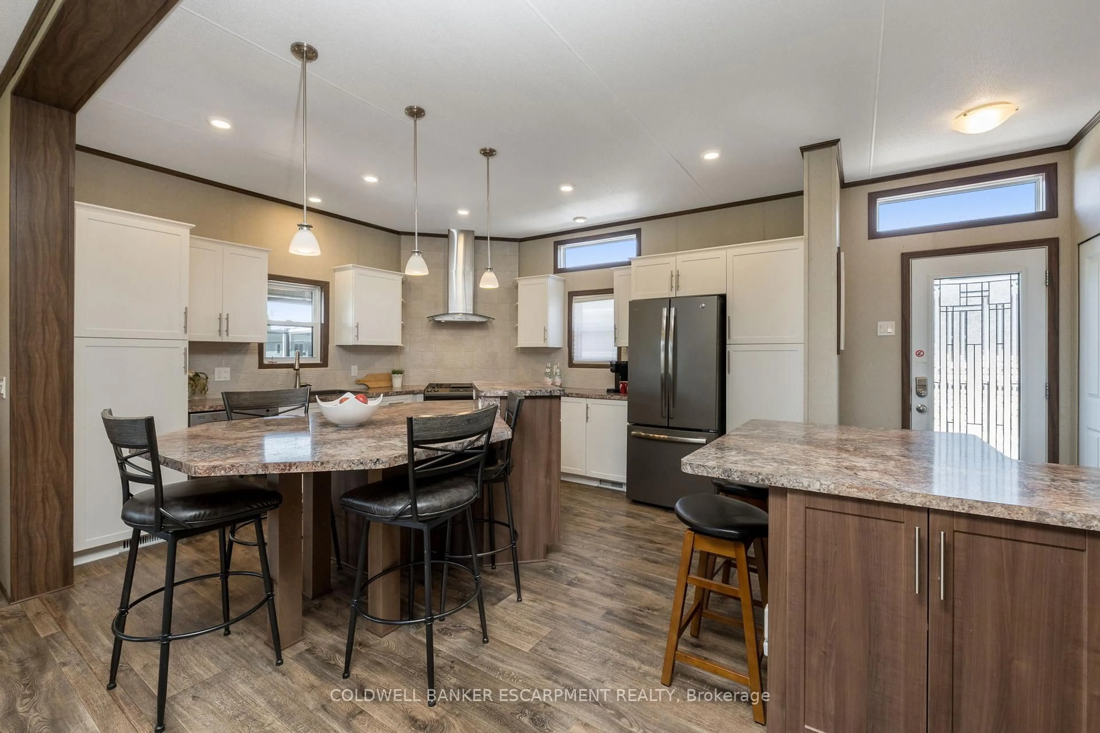 Open concept kitchen, unknown for 4449 Milburough Line #13 Oak, Burlington Ontario L7P 0C5