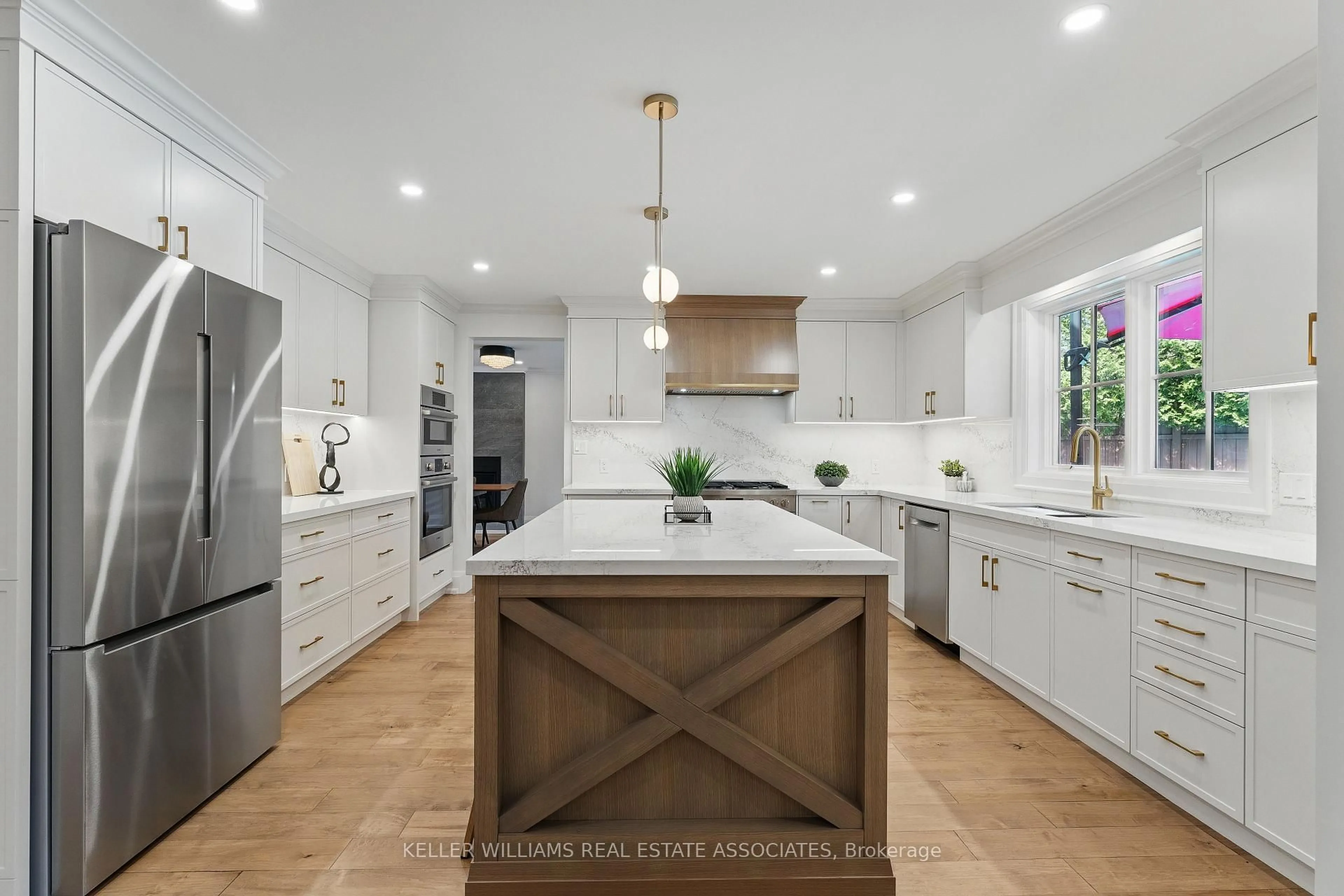 Open concept kitchen, unknown for 1543 Point-O-Woods Rd, Mississauga Ontario L5G 2X6