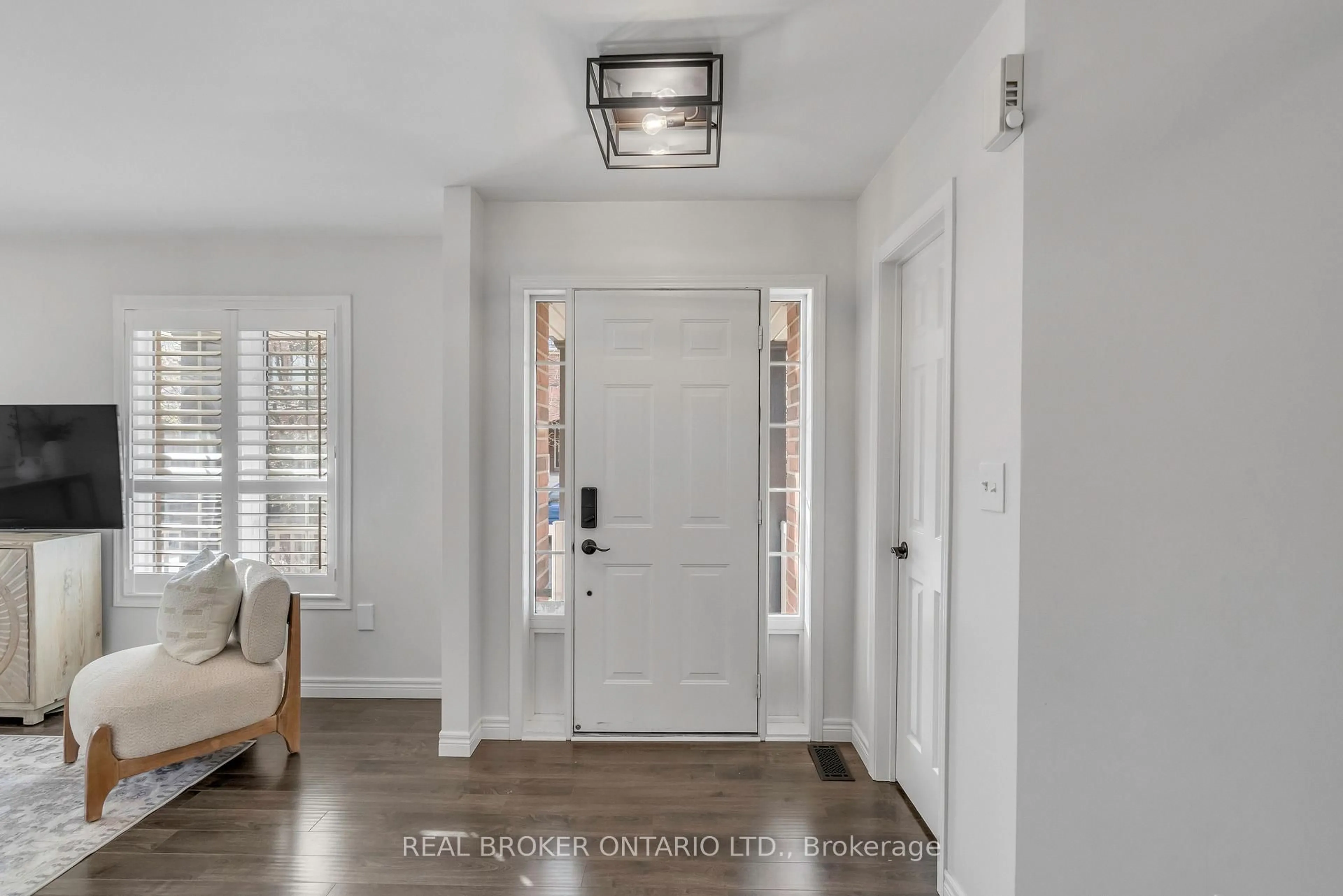 Indoor entryway for 93 Gollins Dr, Milton Ontario L9T 6J9