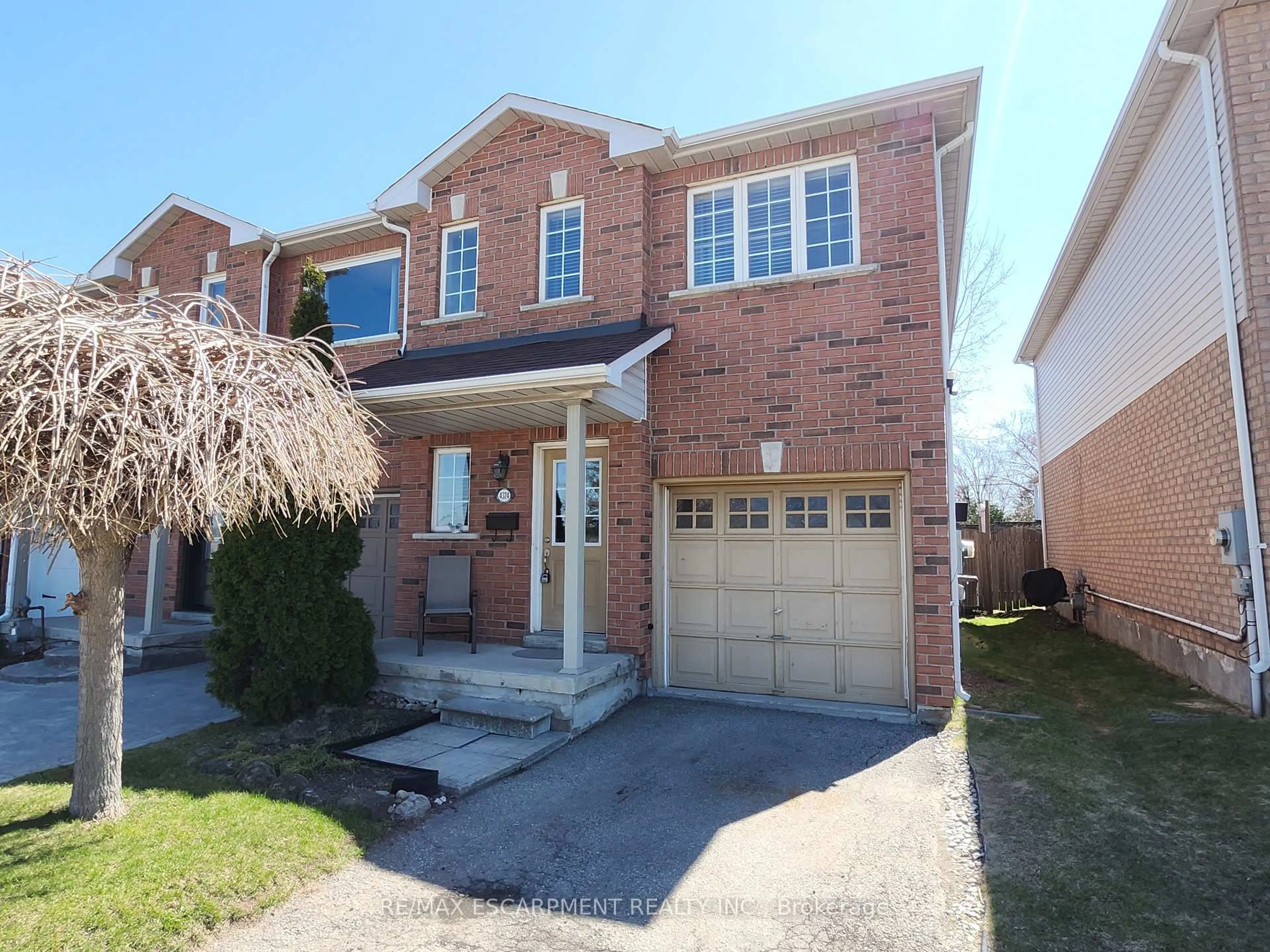 Home with brick exterior material, street for 4324 FAIRVIEW St, Burlington Ontario L7L 7A2