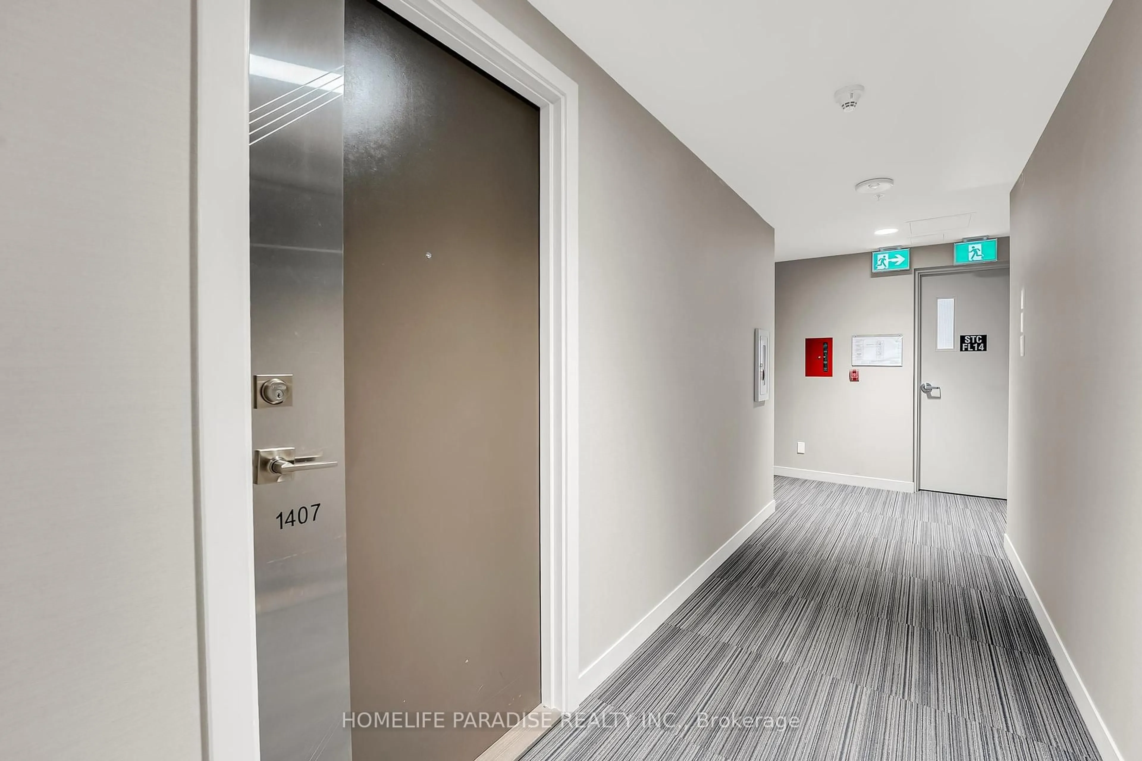 Indoor foyer for 2087 Fairview St #1407, Burlington Ontario L7R 0E5