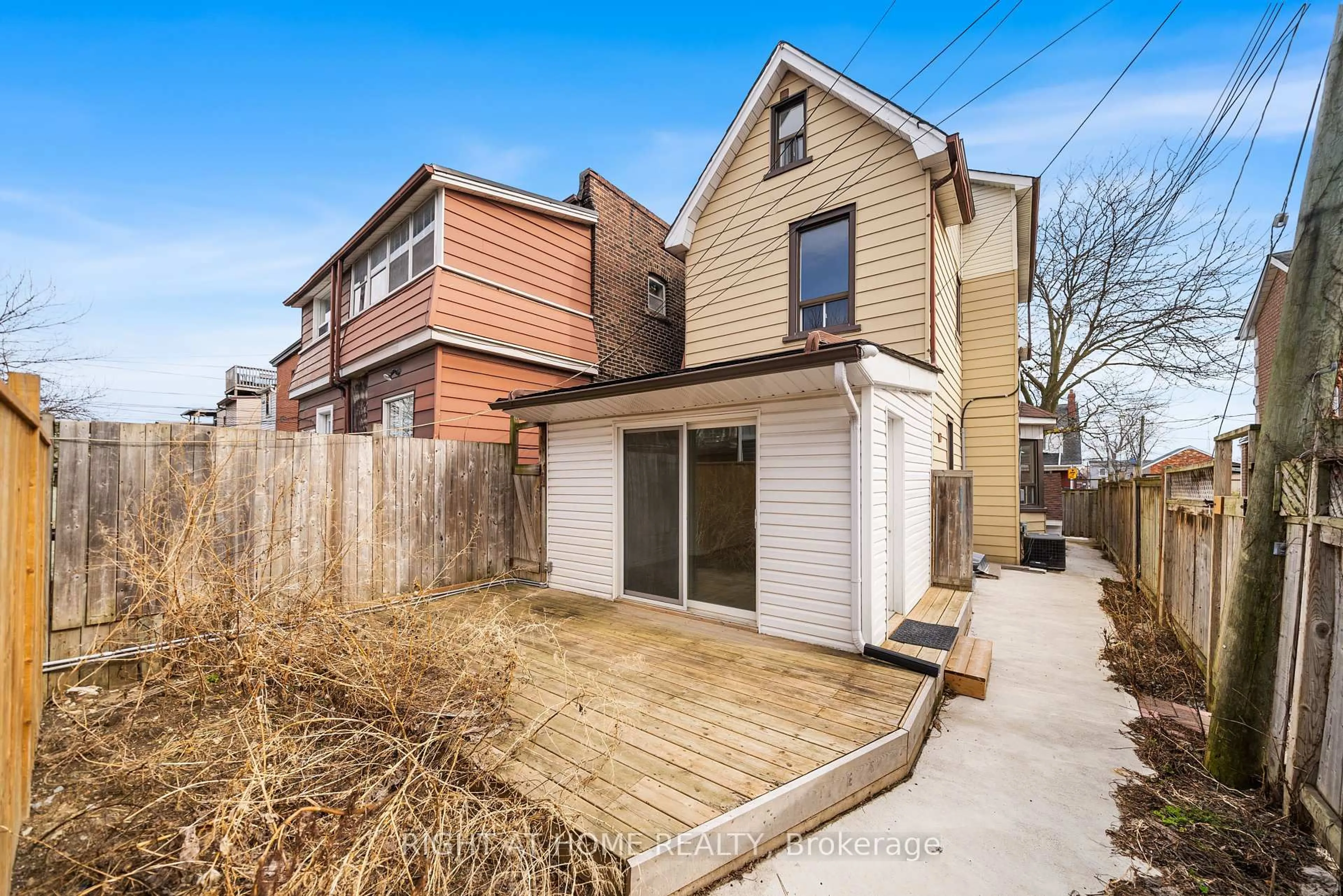 Unknown for 134 Millicent St, Toronto Ontario M6H 1W4