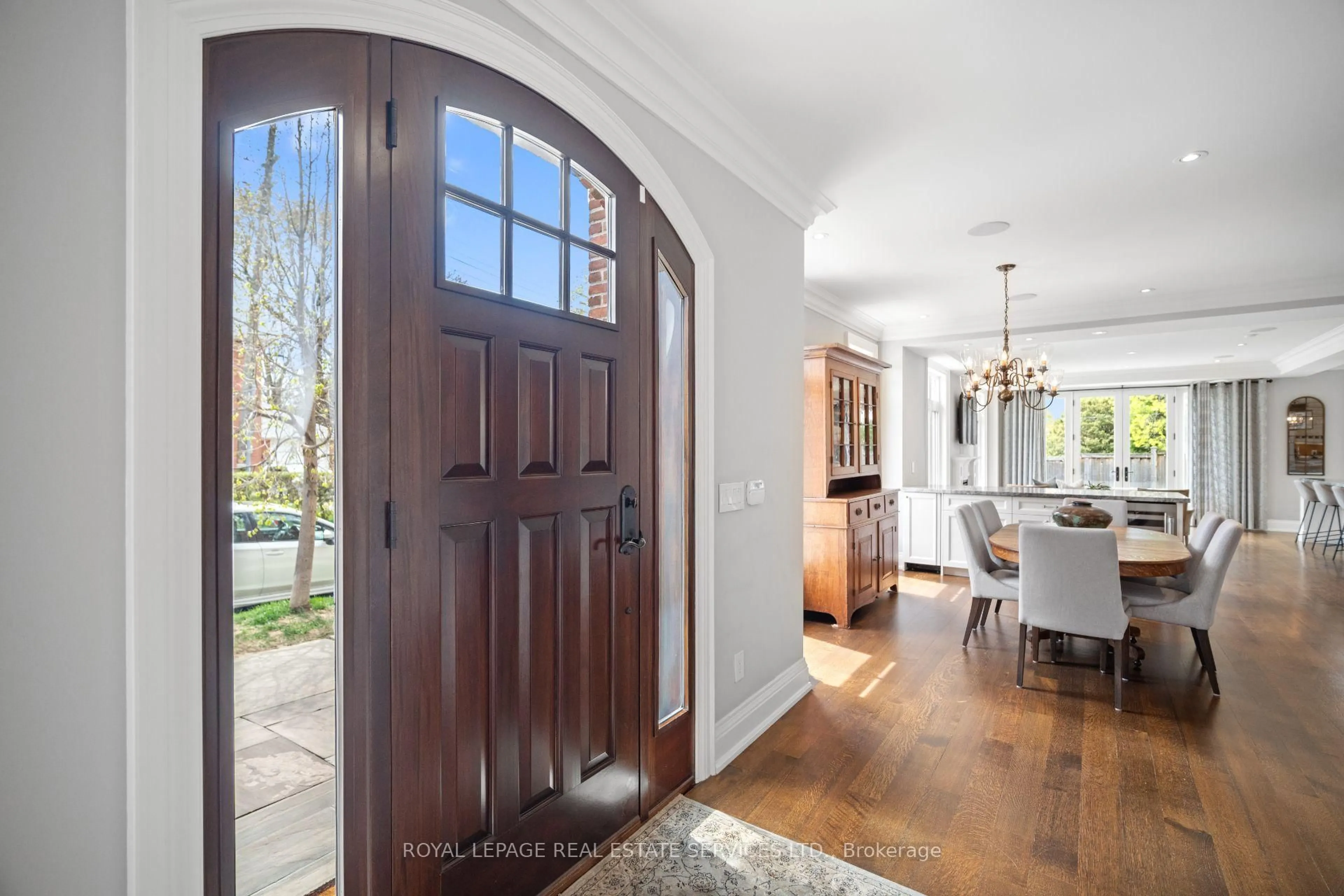 Indoor entryway for 546 Prince Edward Dr, Toronto Ontario M8X 2M7