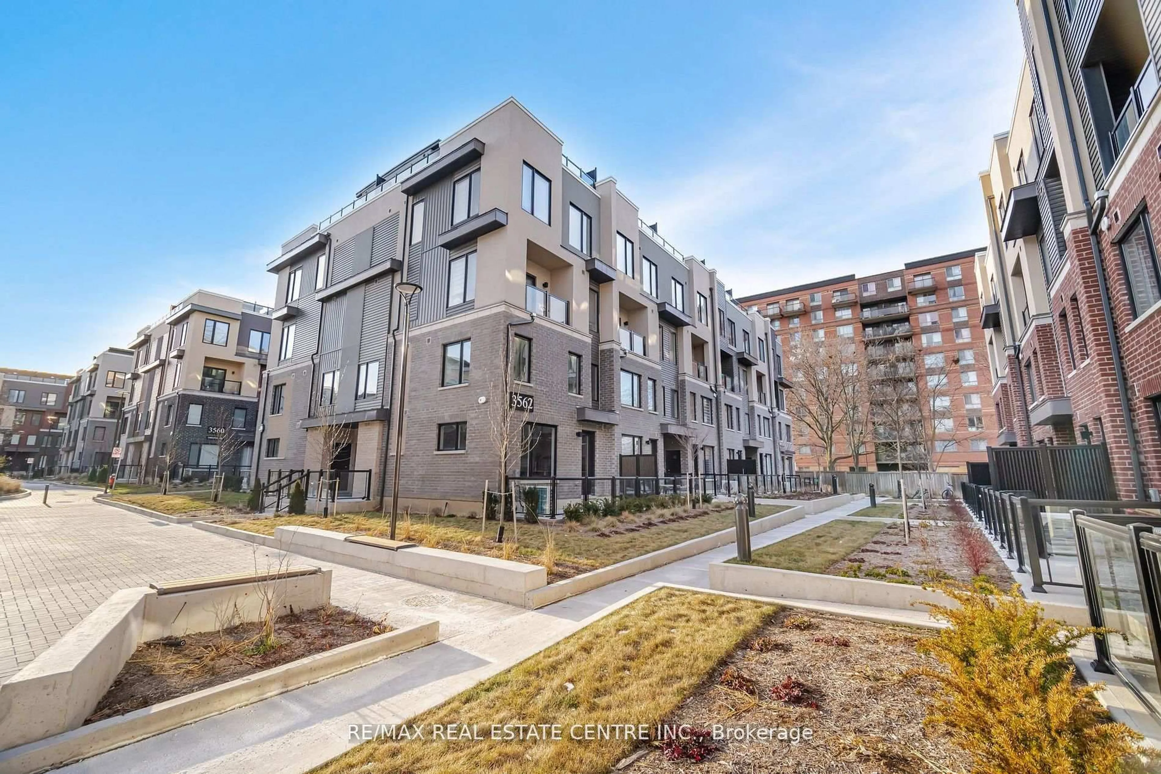 A pic from outside/outdoor area/front of a property/back of a property/a pic from drone, street for 3562 Colonial Dr #13, Mississauga Ontario L5L 5R9