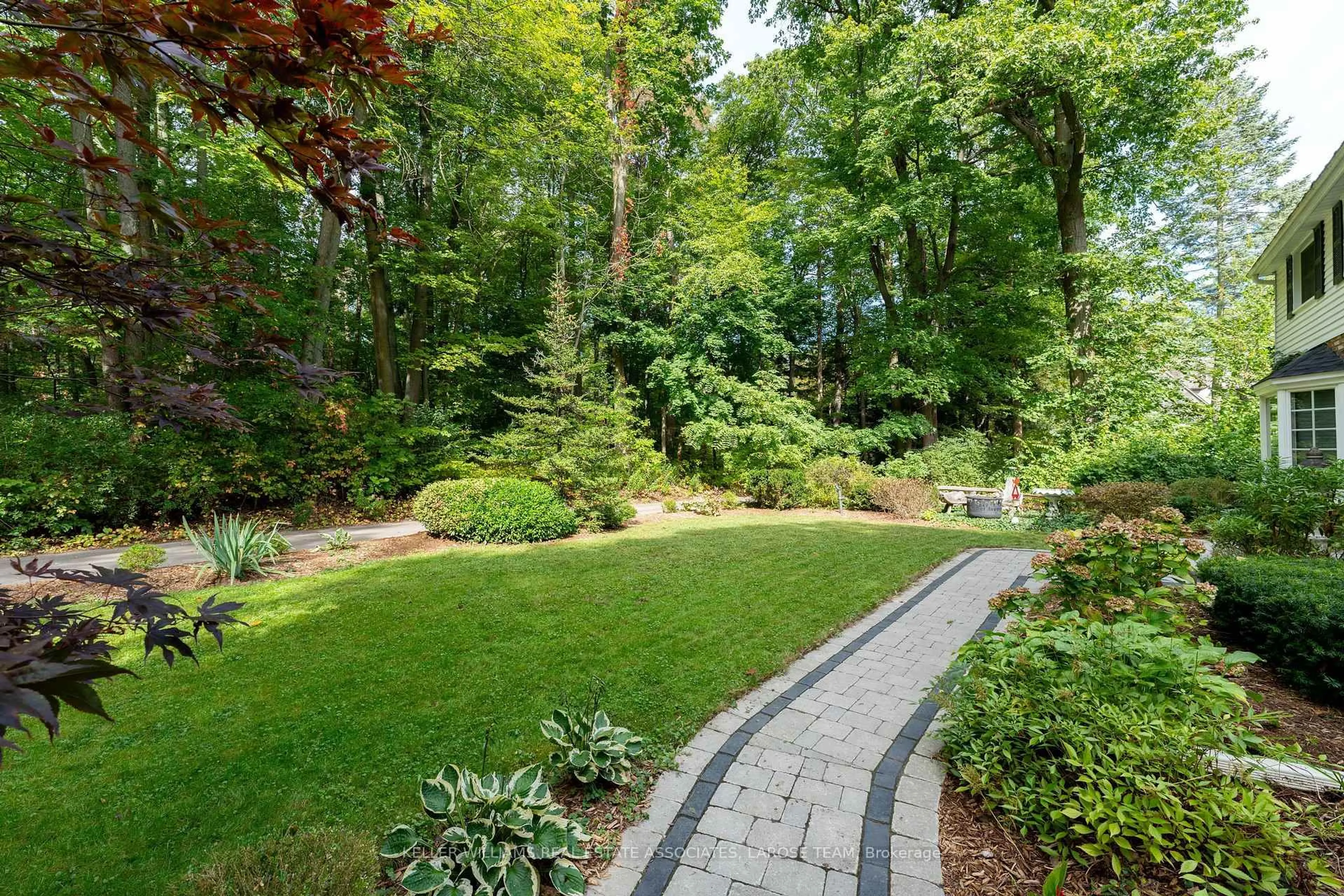 Patio, forest/trees view for 990 Roper Ave, Mississauga Ontario L5H 1B7