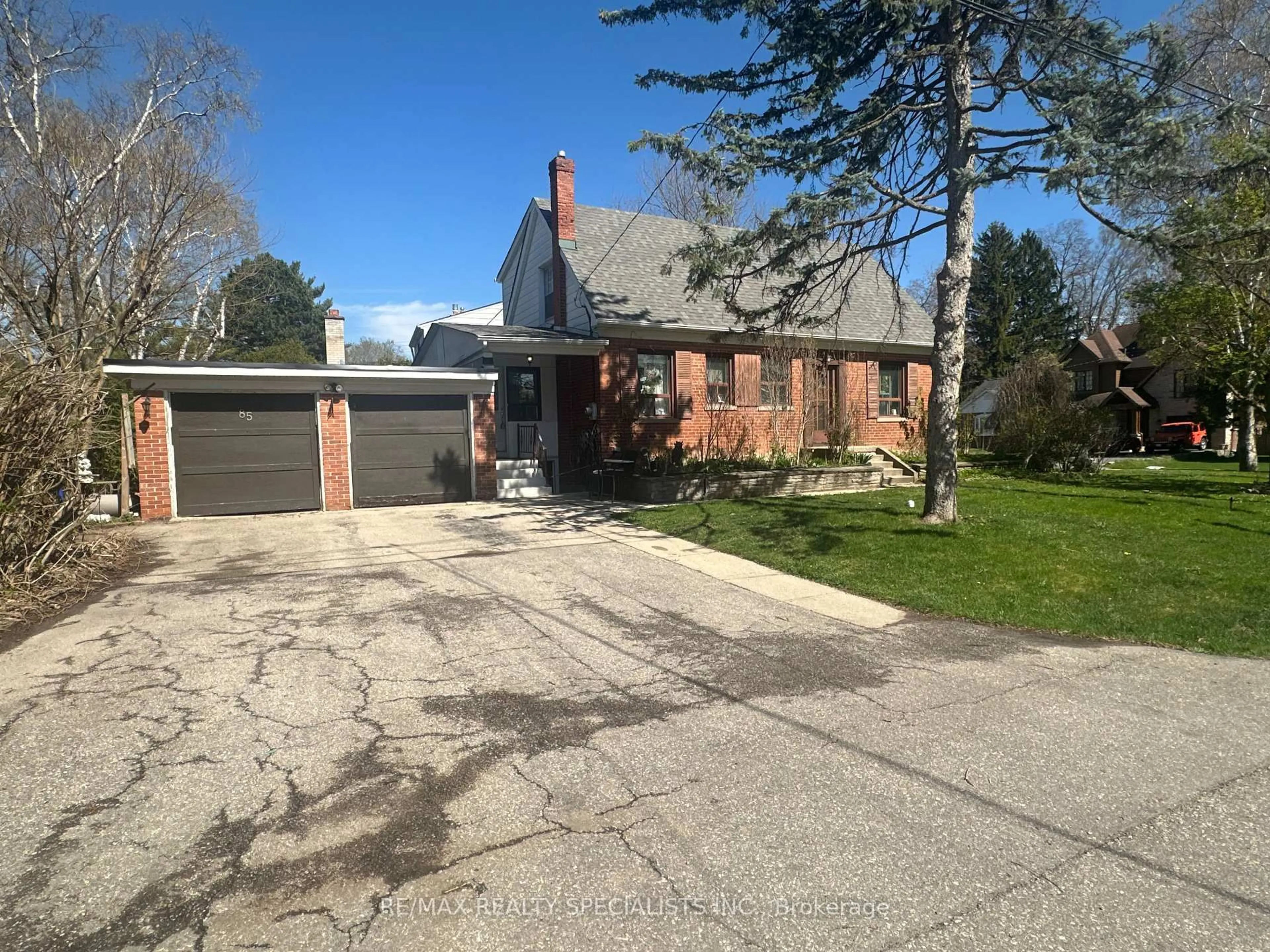 A pic from outside/outdoor area/front of a property/back of a property/a pic from drone, street for 85 Allanbrooke Dr, Toronto Ontario M9A 3N9