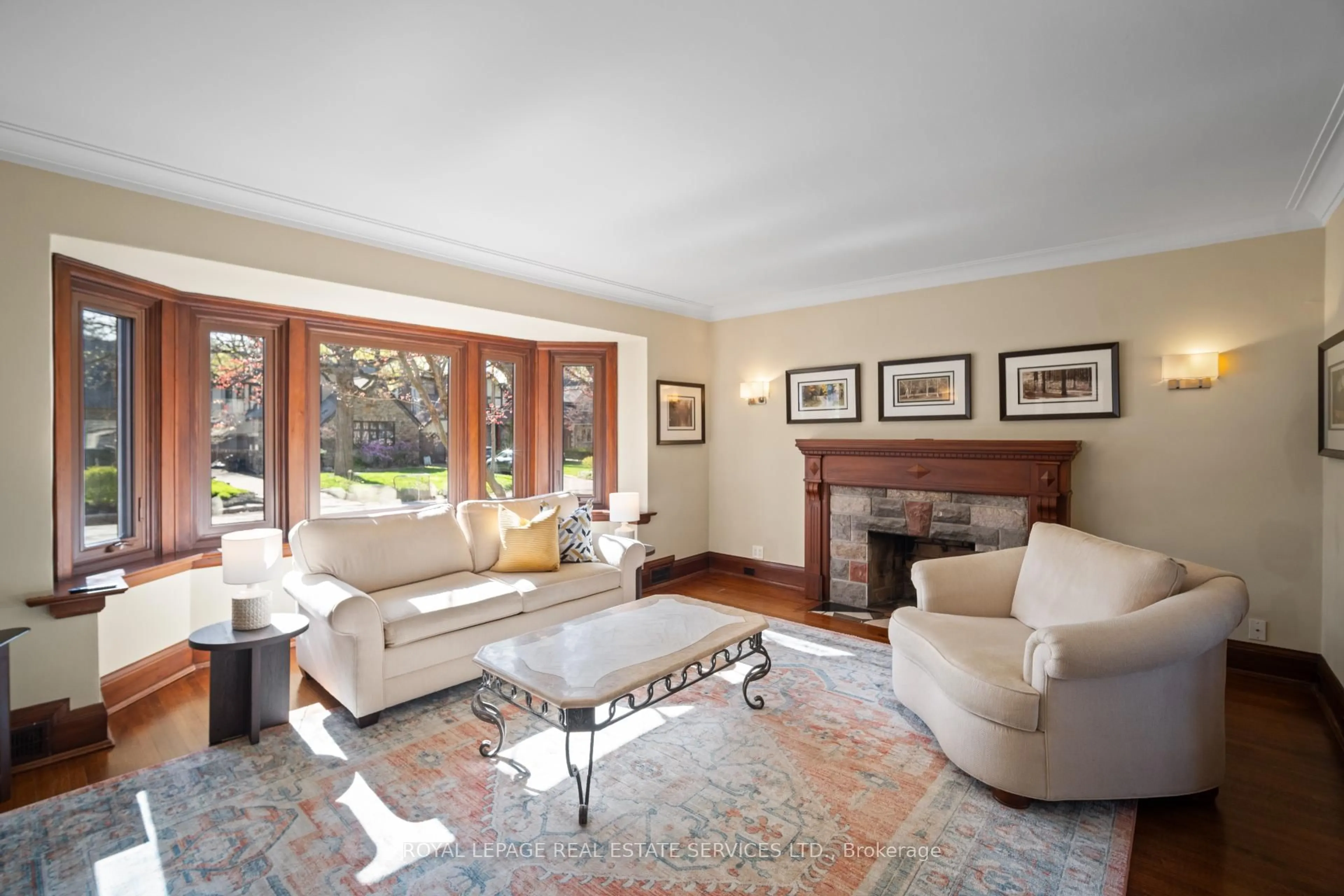 Living room with furniture, unknown for 15 Princeton Rd, Toronto Ontario M8X 2E1