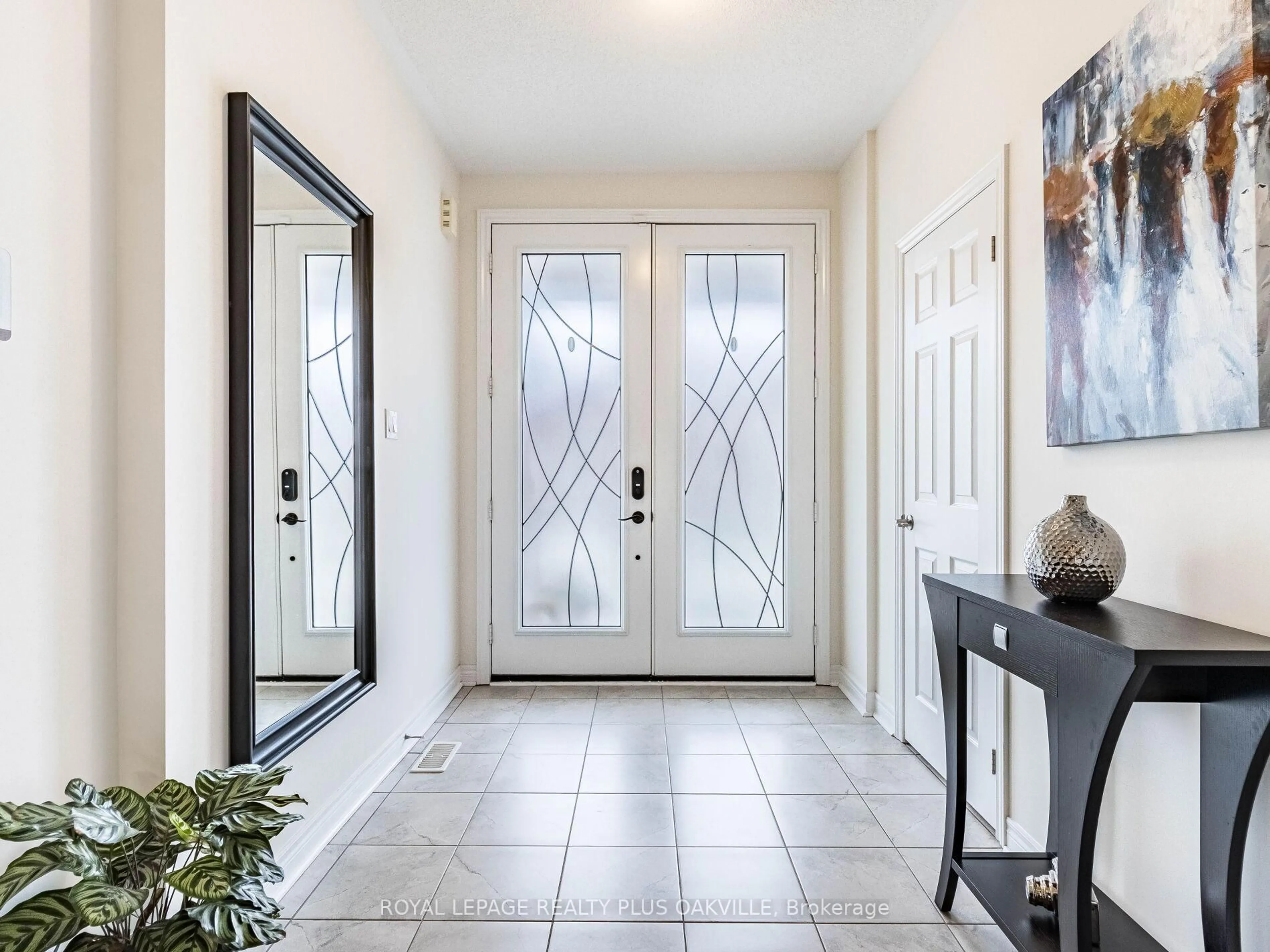 Indoor entryway for 448 McGibbon Dr, Milton Ontario L9T 8T7