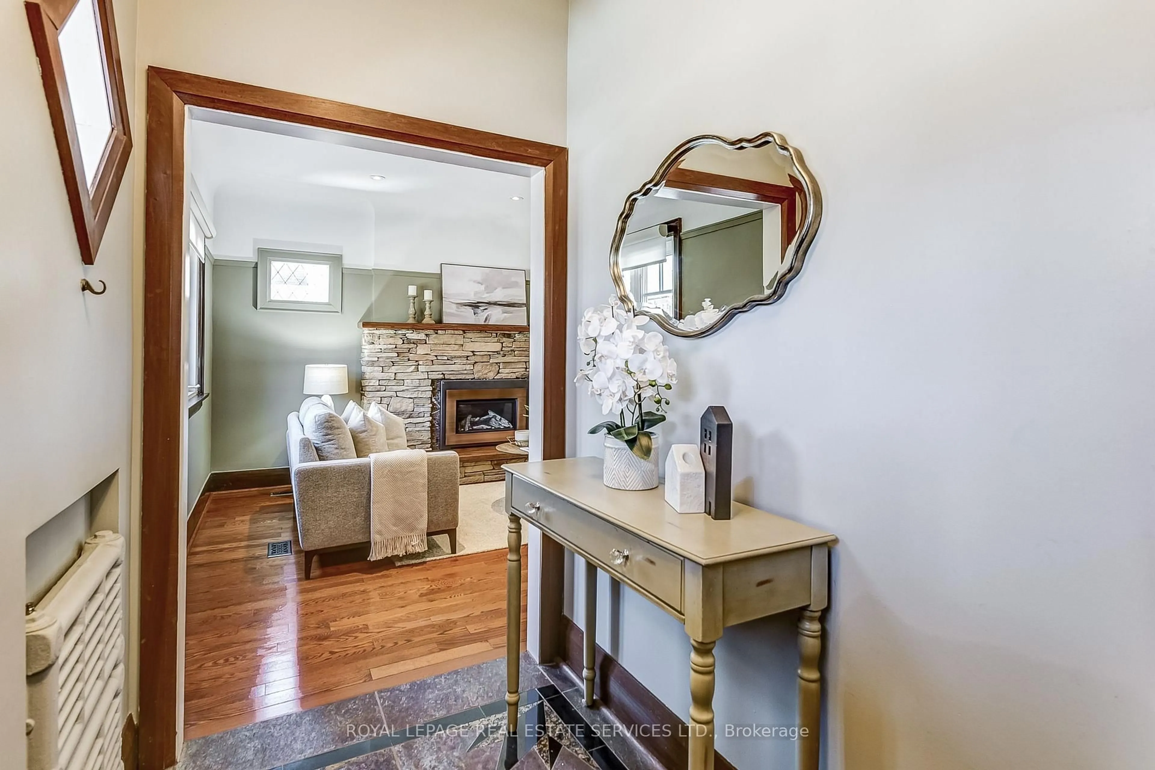 Indoor entryway for 157 Colbeck St, Toronto Ontario M6S 1V8