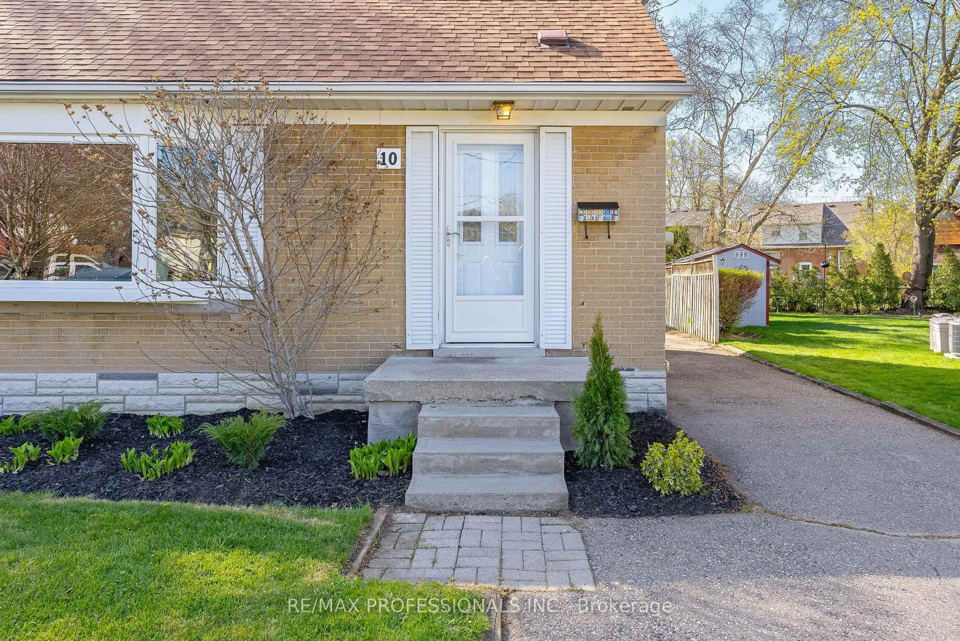 Unknown for 10 Woodbury Pl, Toronto Ontario M8W 1Y1