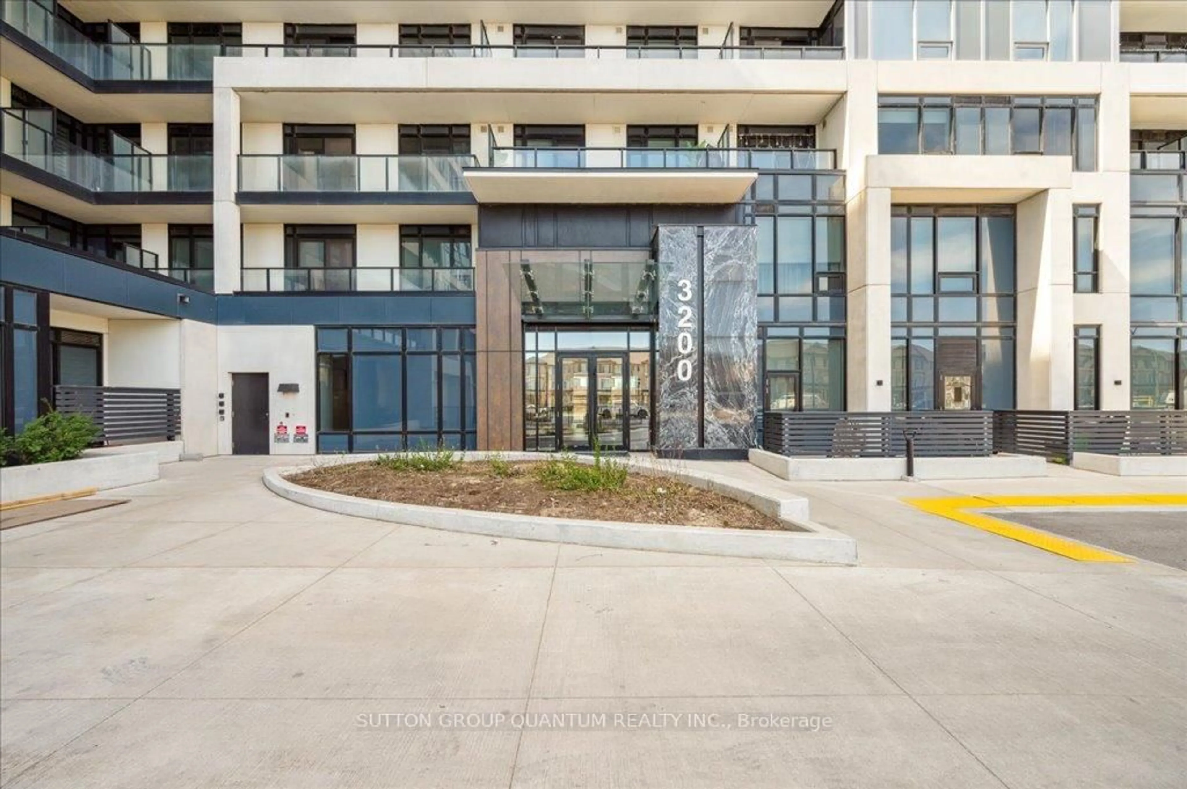 Indoor foyer for 3200 William Coltson Ave #1403, Oakville Ontario L6H 7W6