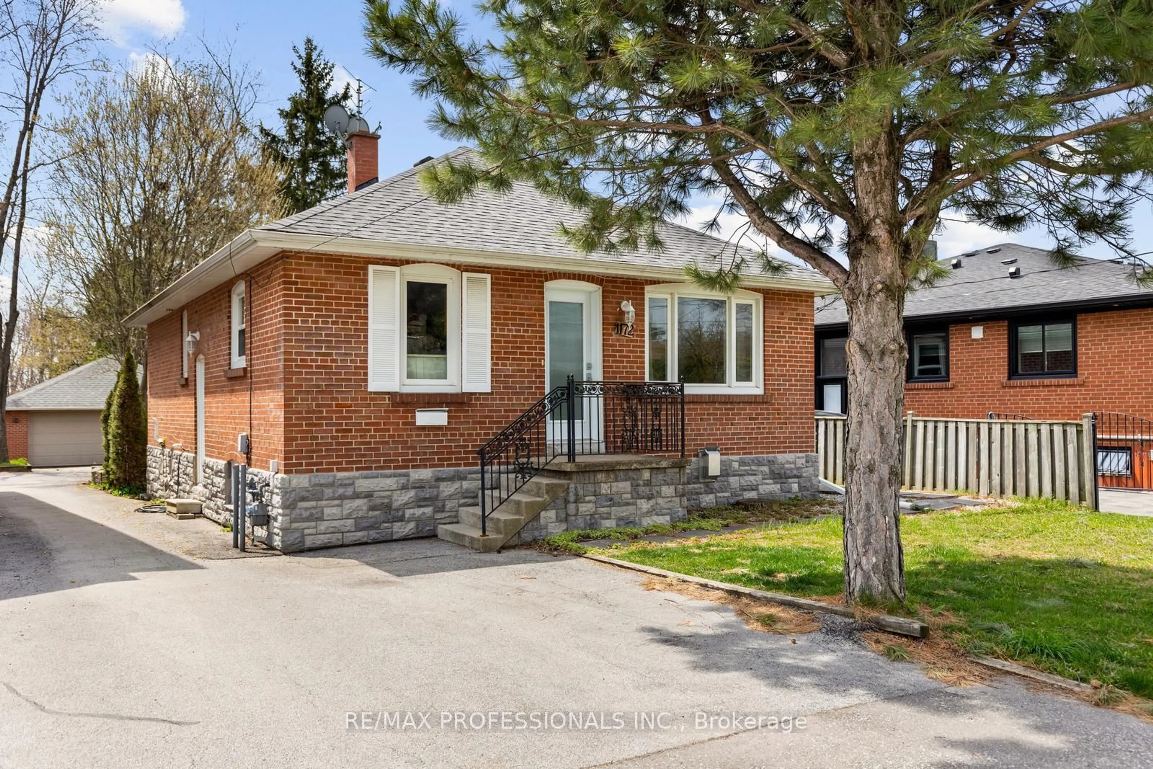 Home with brick exterior material, street for 1172 Alexandra Ave, Mississauga Ontario L5E 2A5