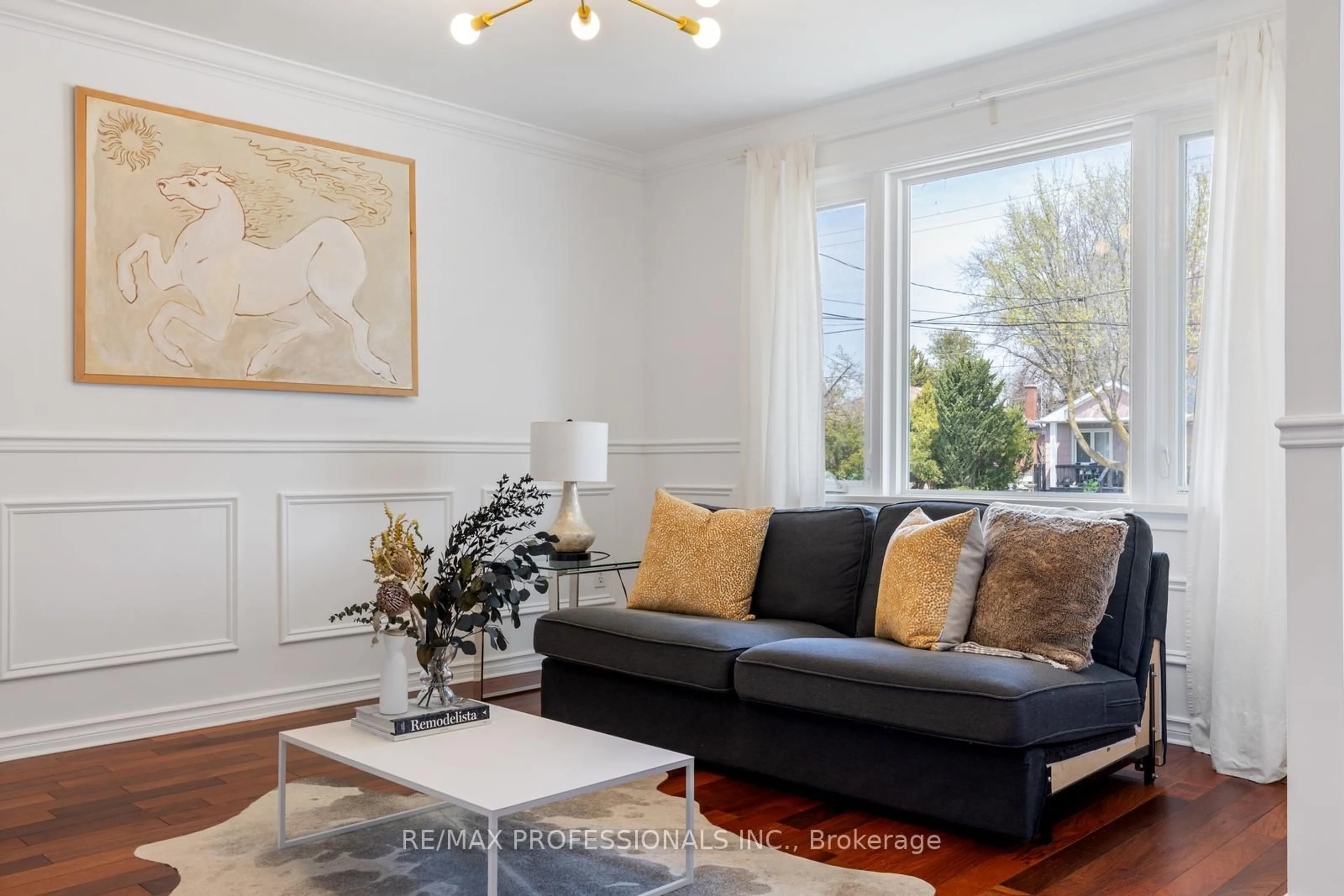 Living room with furniture, unknown for 1172 Alexandra Ave, Mississauga Ontario L5E 2A5