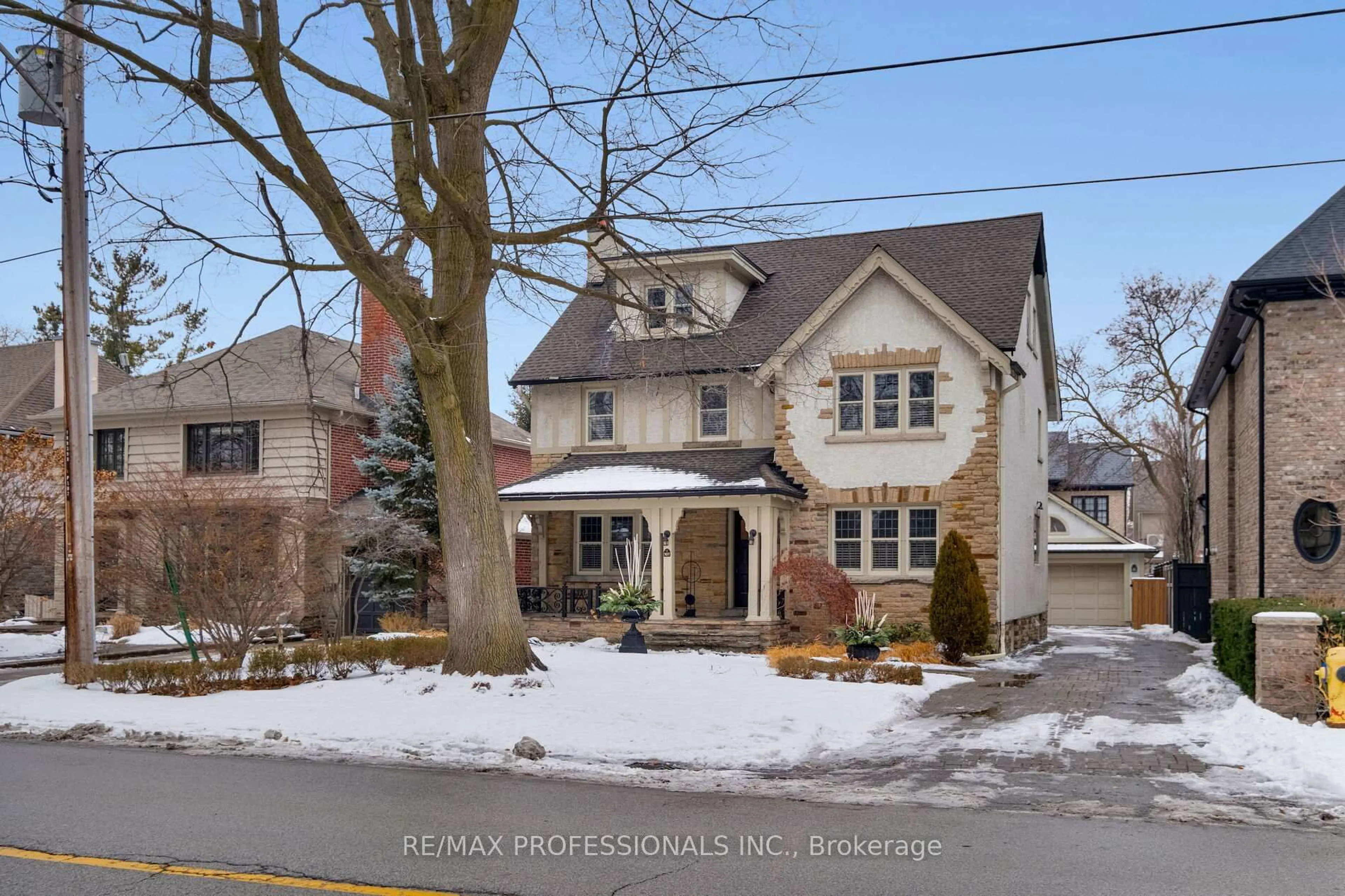 Home with brick exterior material, street for 107 The Kingsway N/A, Toronto Ontario M8X 2T9