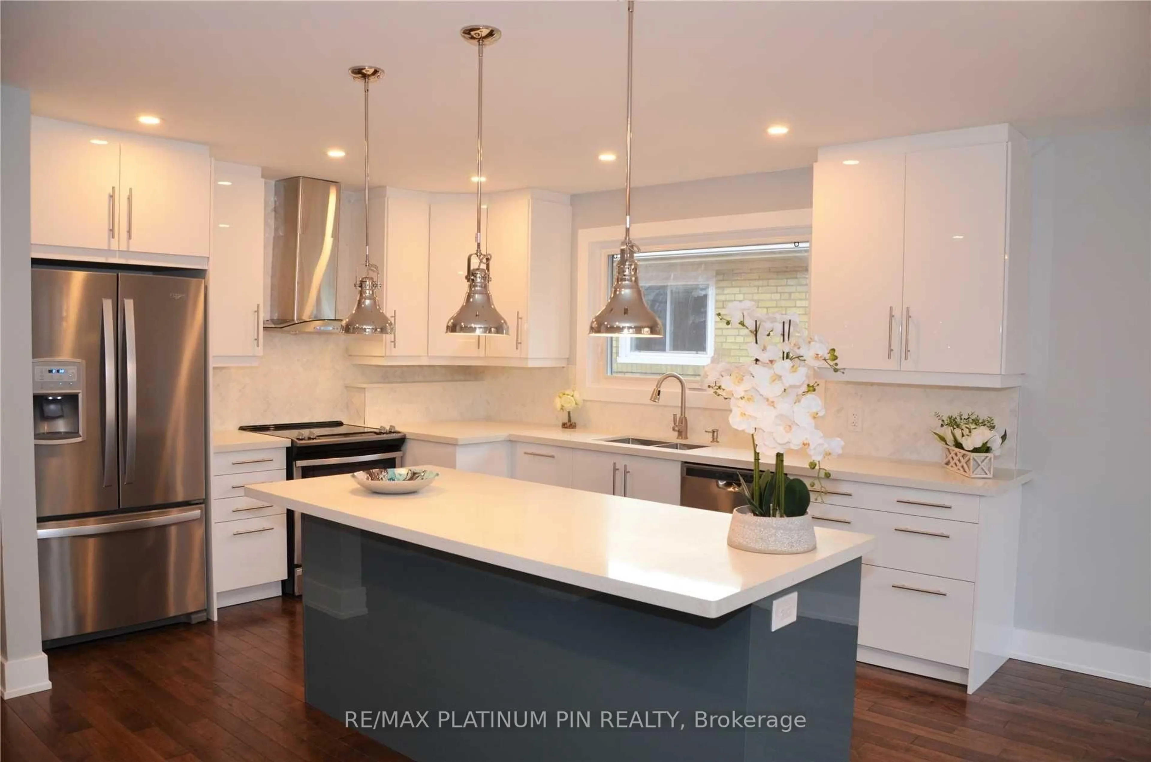 Contemporary kitchen, unknown for 73 Lavington Dr, Toronto Ontario M9R 2H3
