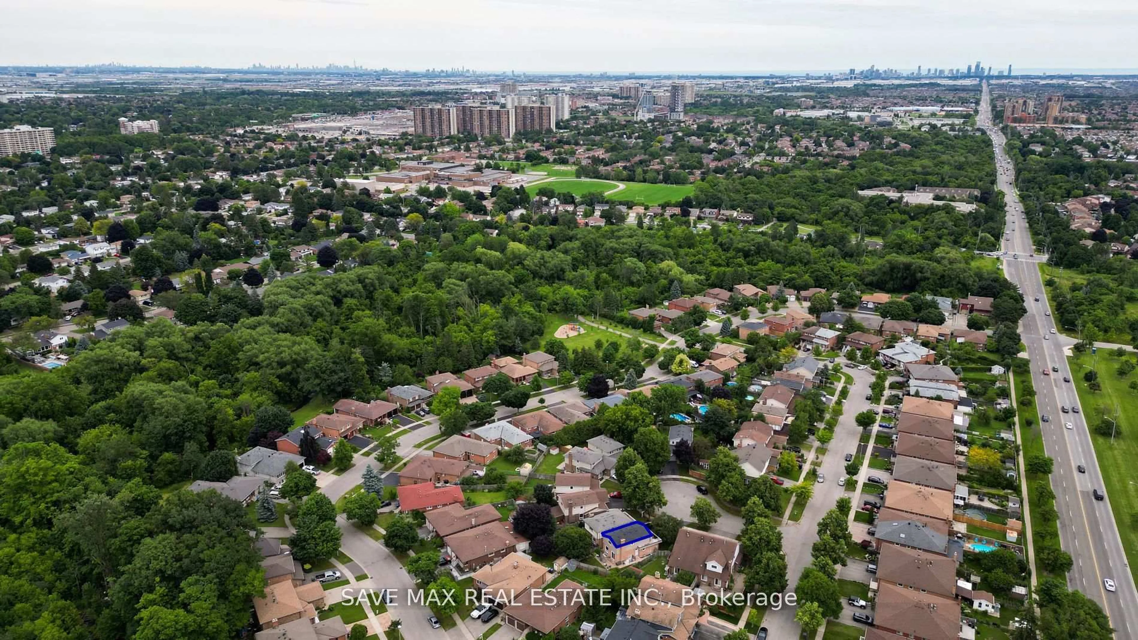 A pic from outside/outdoor area/front of a property/back of a property/a pic from drone, city buildings view from balcony for 8 Joanne Crt, Brampton Ontario L6Y 2J8