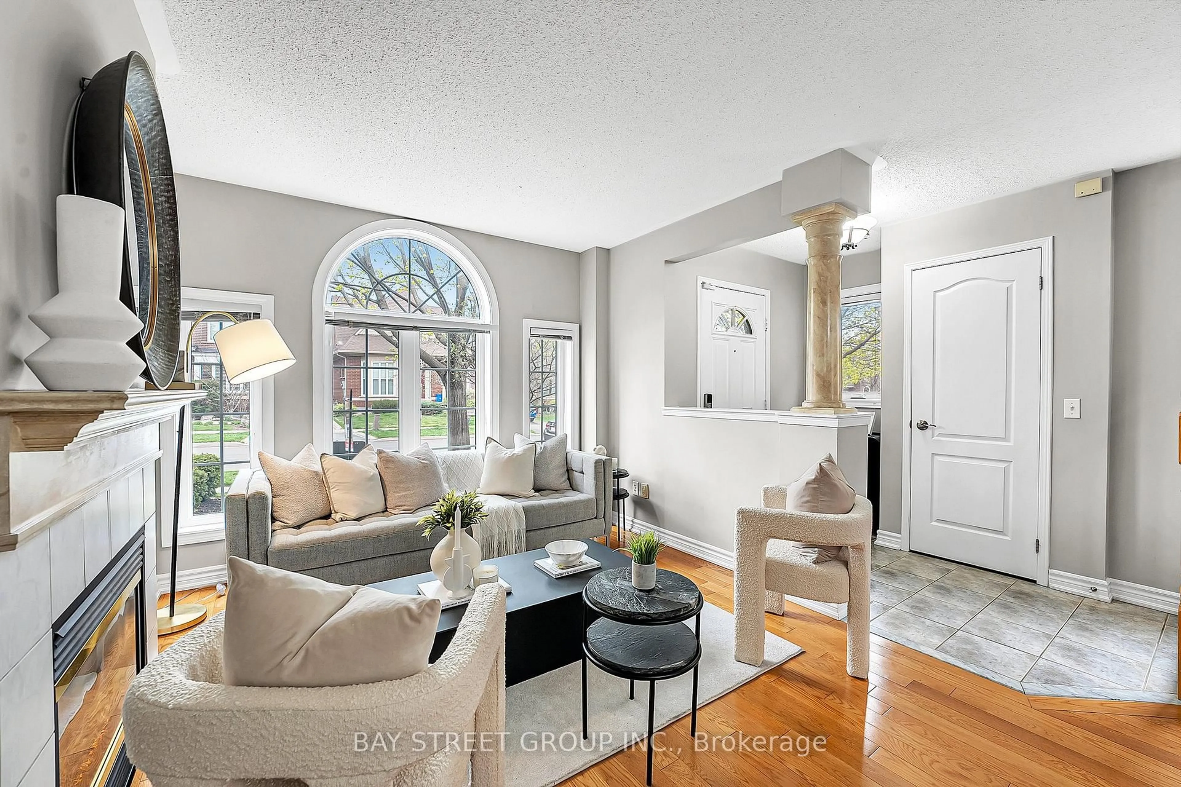 Living room with furniture, unknown for 201 Westfield Tr, Oakville Ontario L6H 6H7
