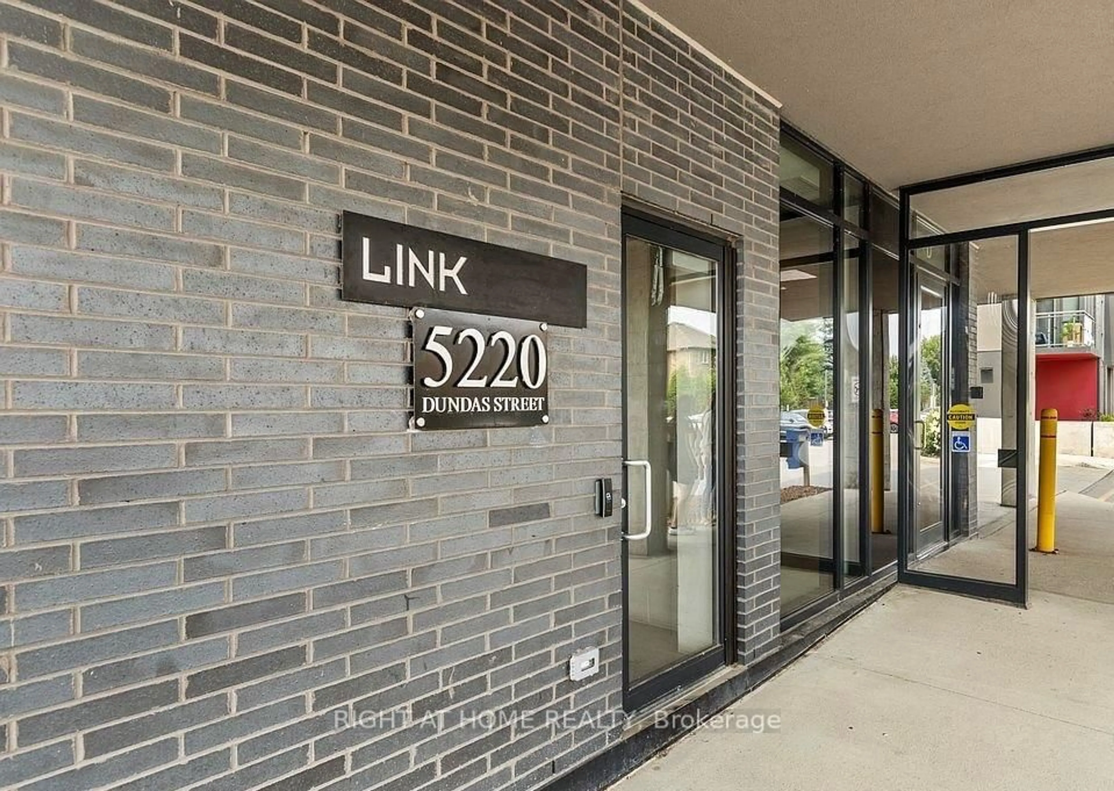 Unknown for 5220 Dundas St #D319, Burlington Ontario L7L 0J4