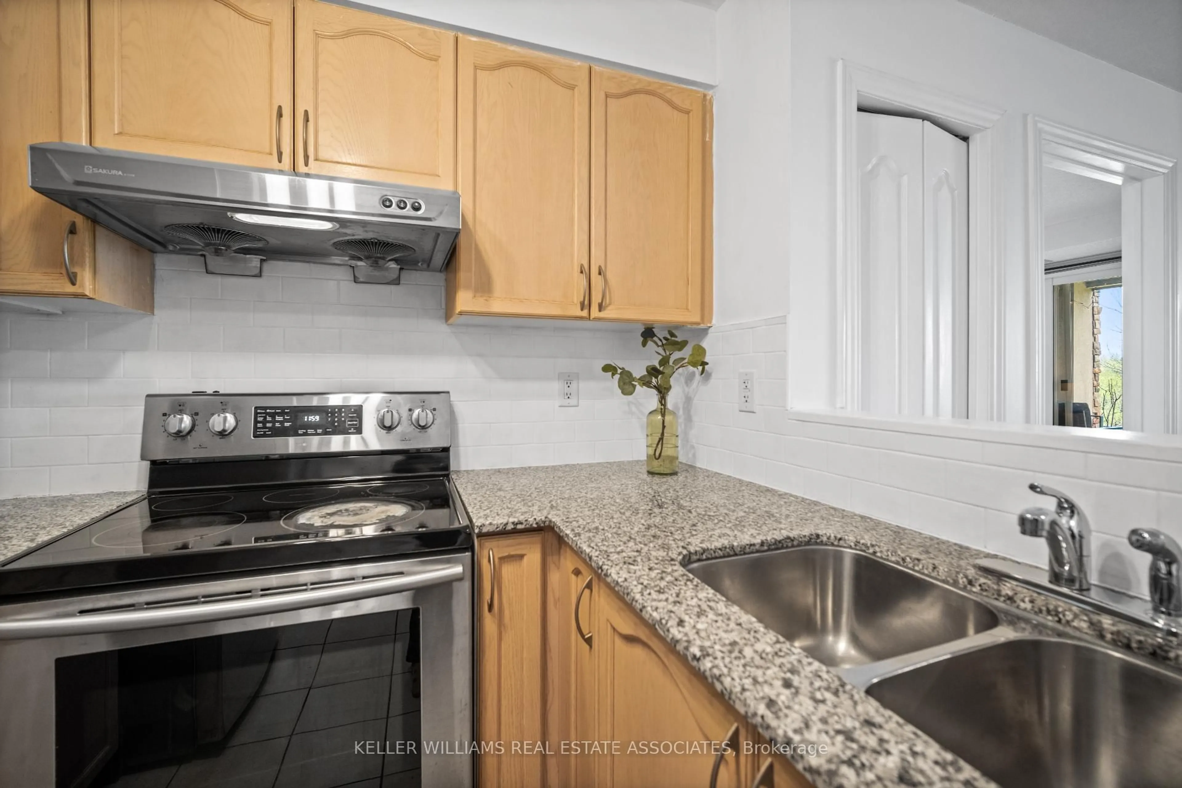 Standard kitchen, unknown for 8 Dayspring Circ #1106, Brampton Ontario L6P 2Z7