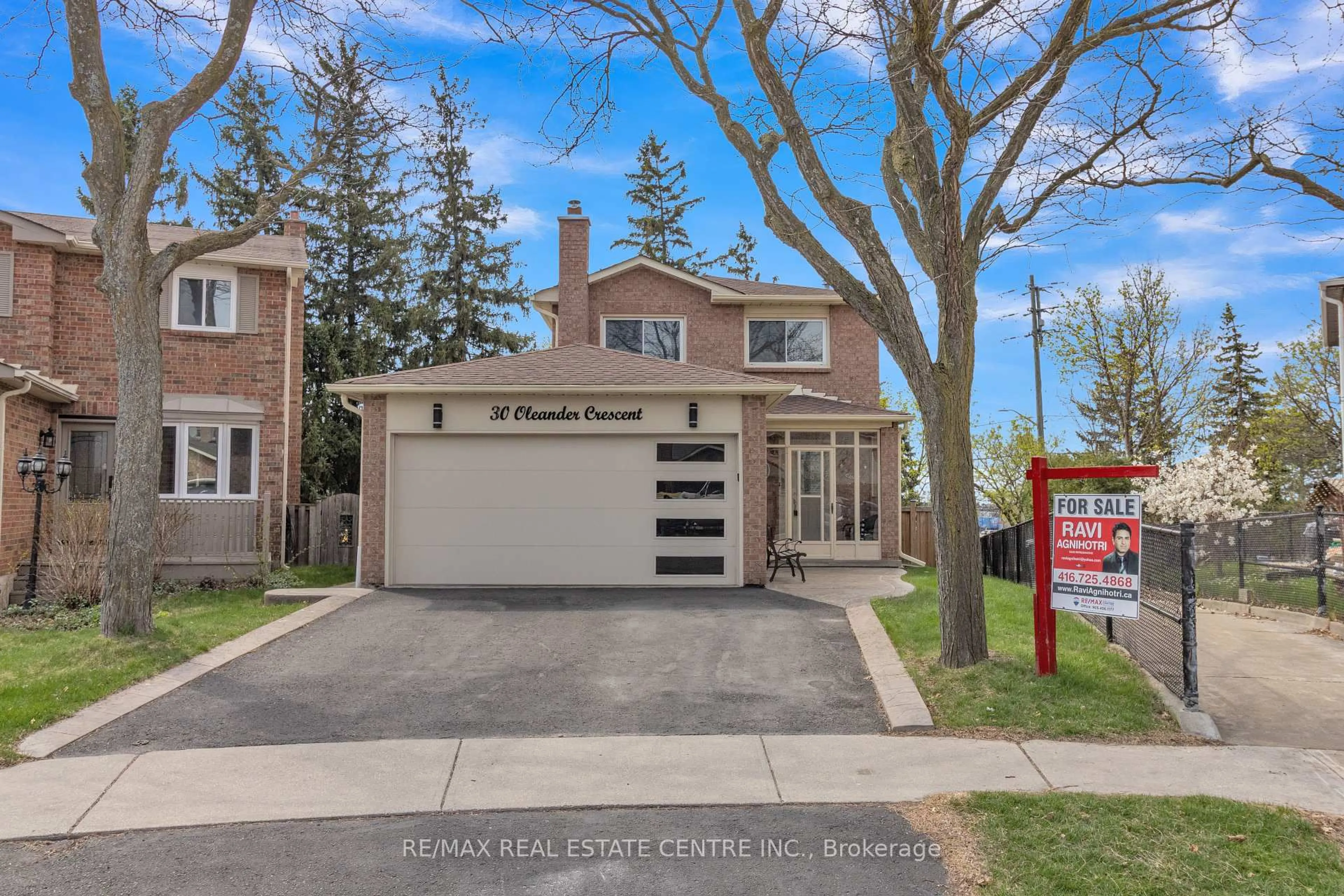 Unknown for 30 Oleander Cres, Brampton Ontario L6Z 2C2