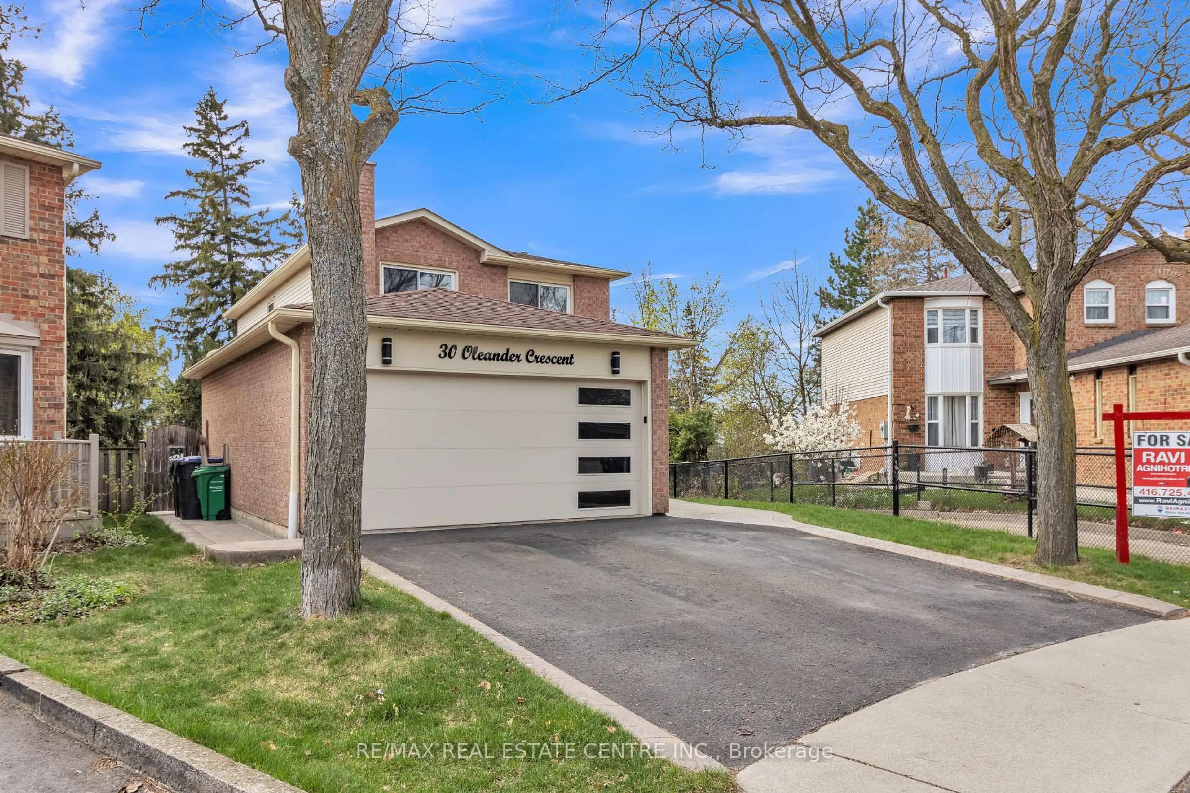 A pic from outside/outdoor area/front of a property/back of a property/a pic from drone, street for 30 Oleander Cres, Brampton Ontario L6Z 2C2