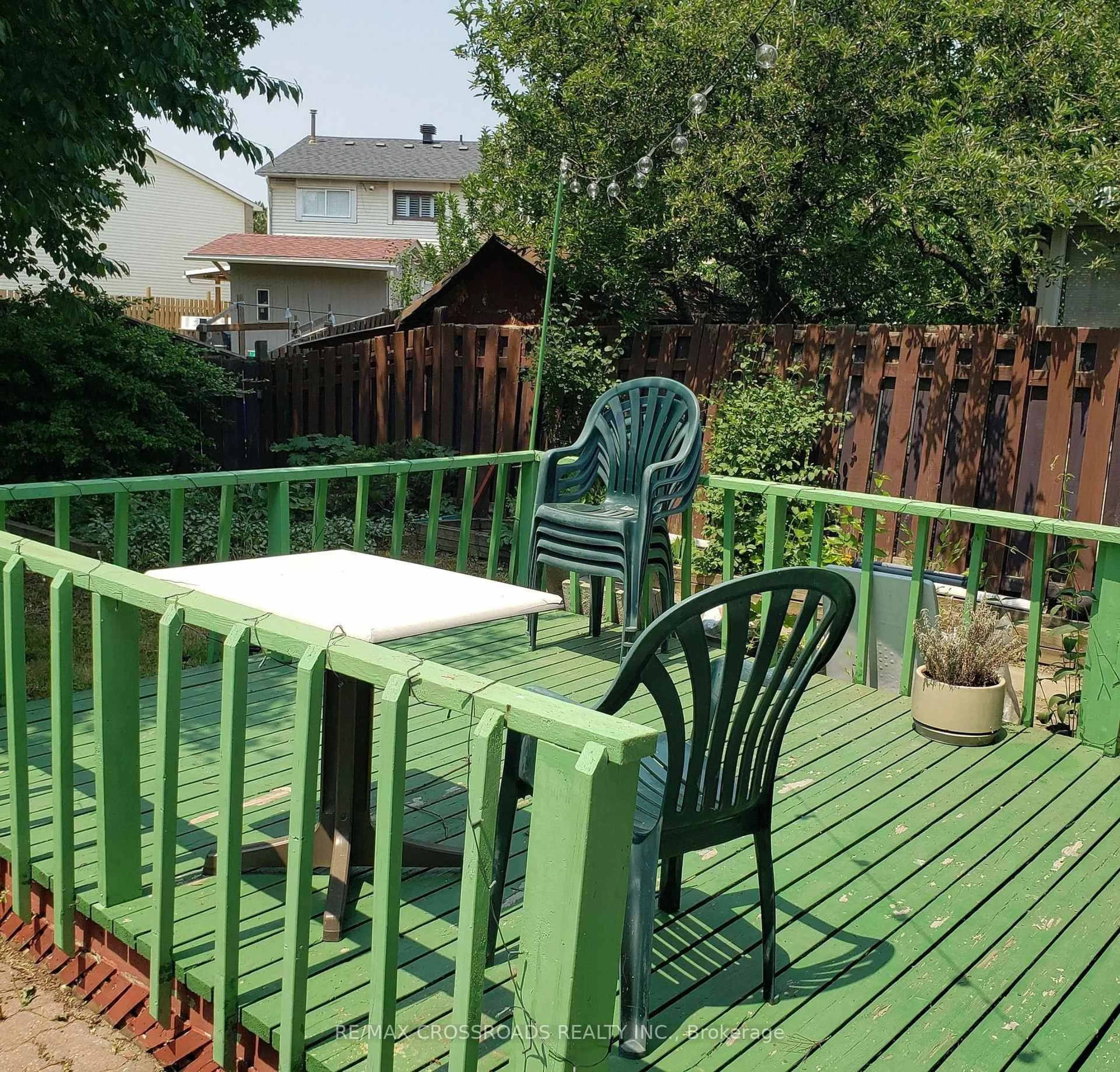Patio, street for 32 Briarwood Ave, Toronto Ontario M9W 6G7