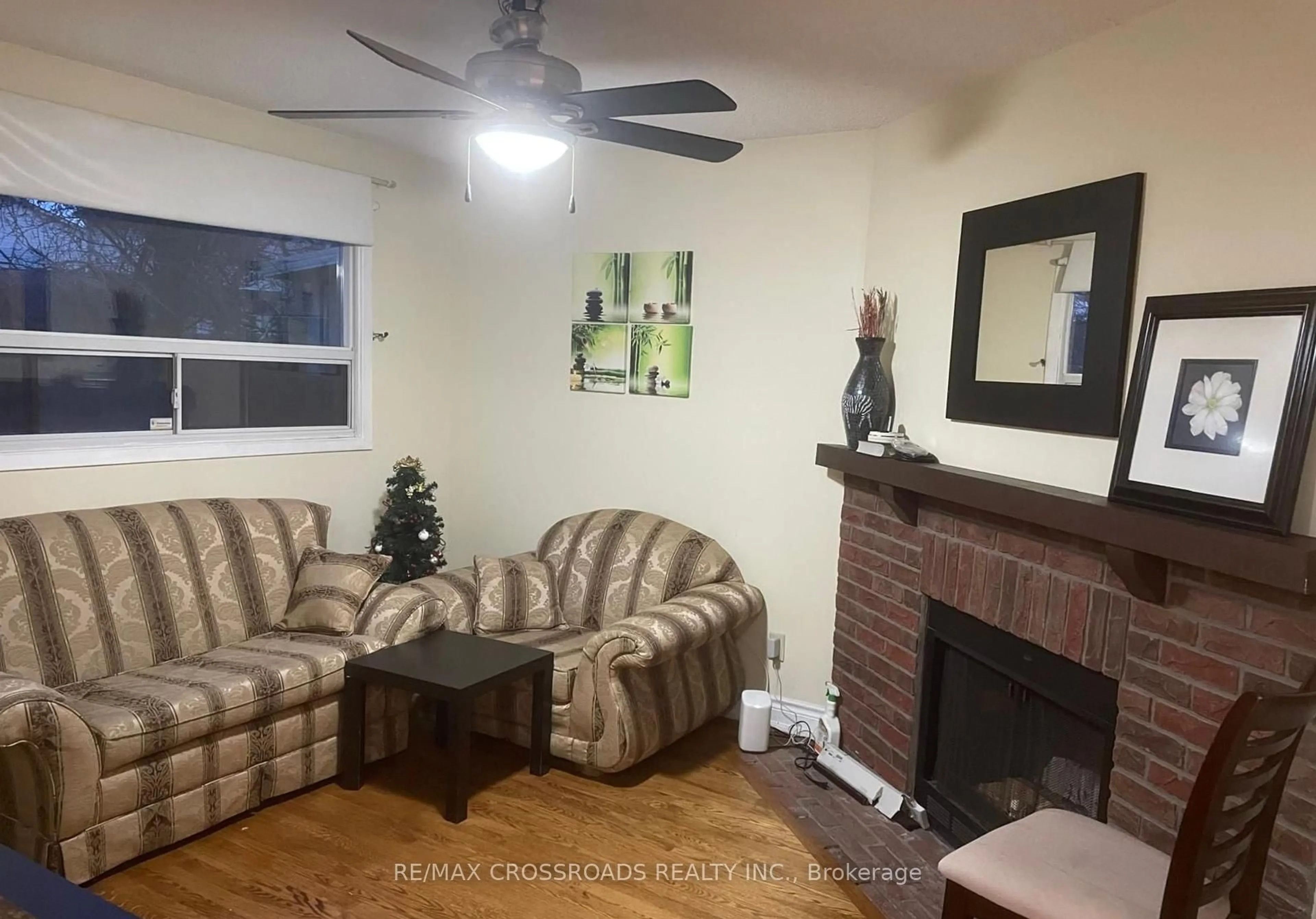 Living room with furniture, unknown for 32 Briarwood Ave, Toronto Ontario M9W 6G7
