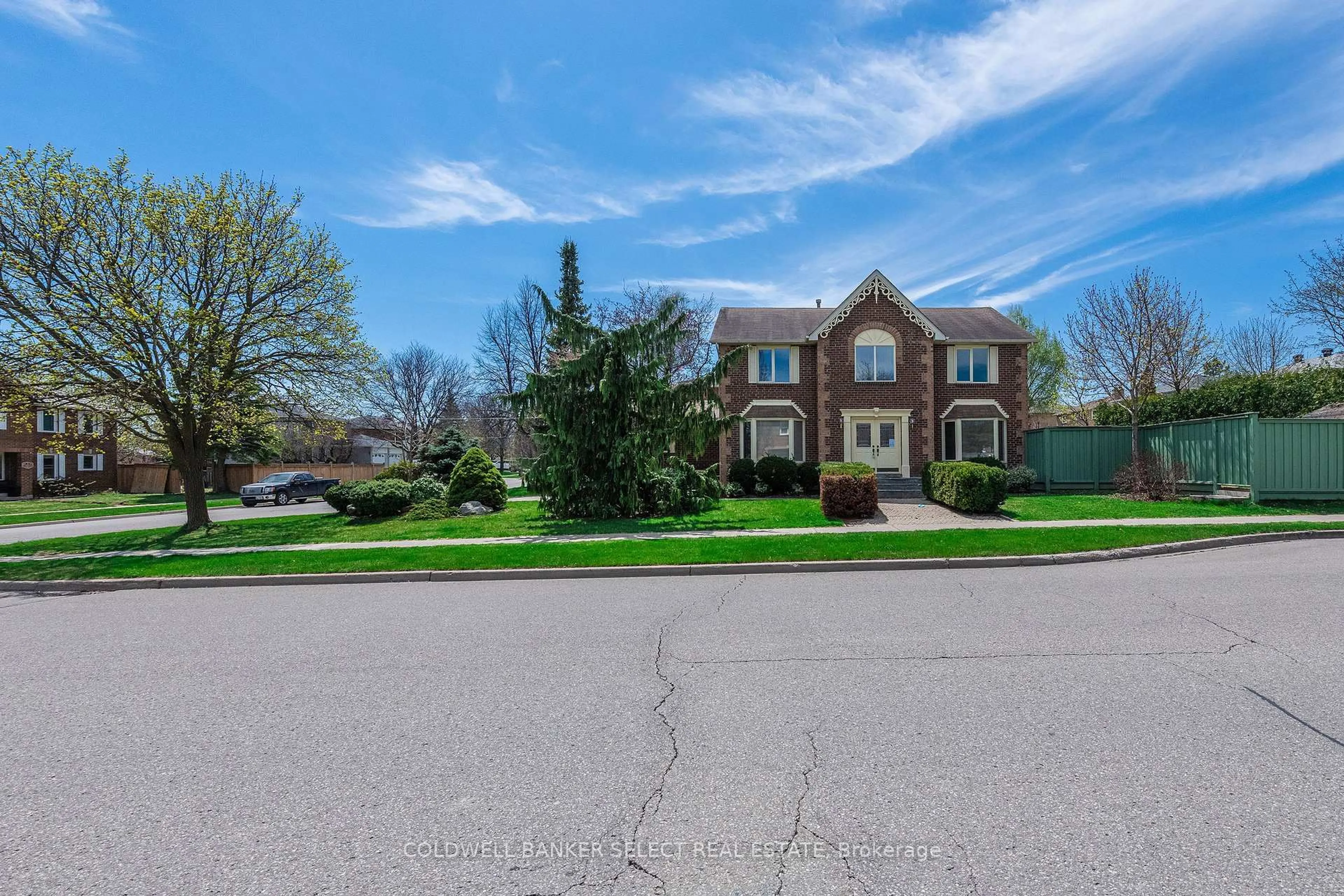 A pic from outside/outdoor area/front of a property/back of a property/a pic from drone, street for 2 St Michaels Cres, Caledon Ontario L7E 5Z6