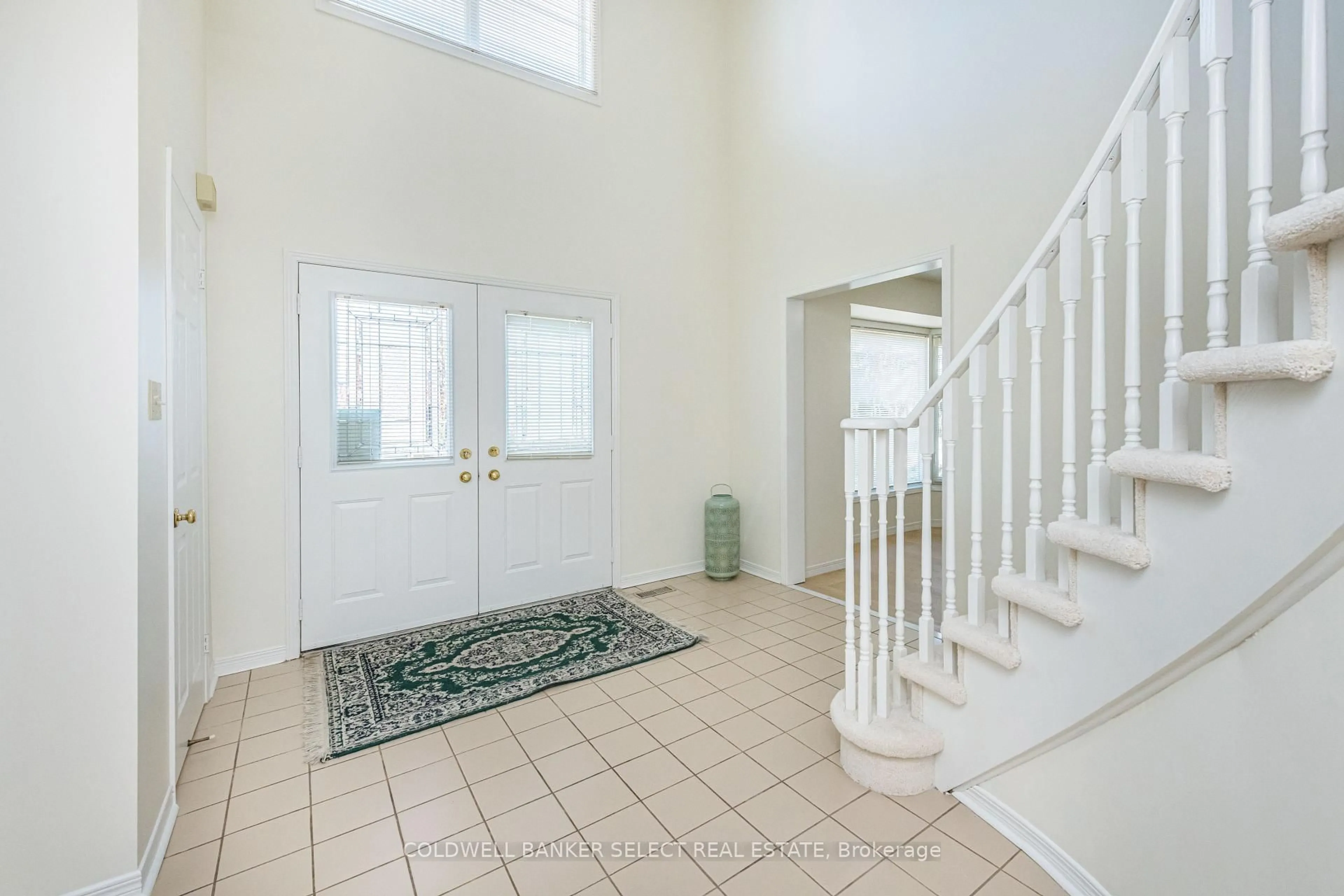 Indoor entryway for 2 St Michaels Cres, Caledon Ontario L7E 5Z6