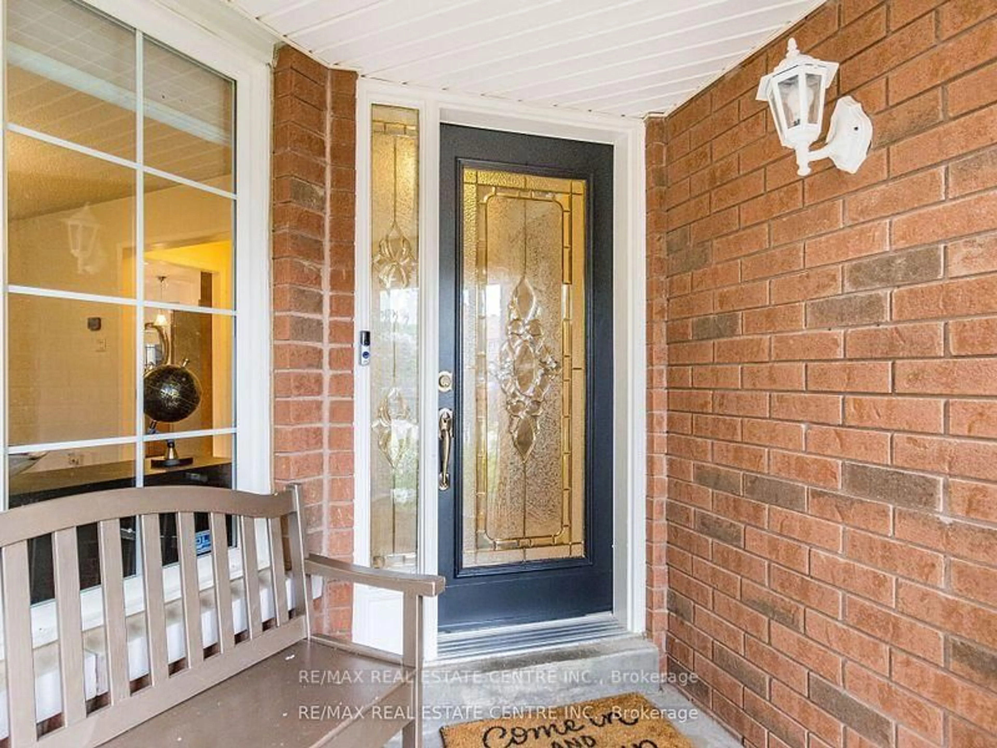 Indoor entryway for 14 Standish St, Halton Hills Ontario L7G 5V6