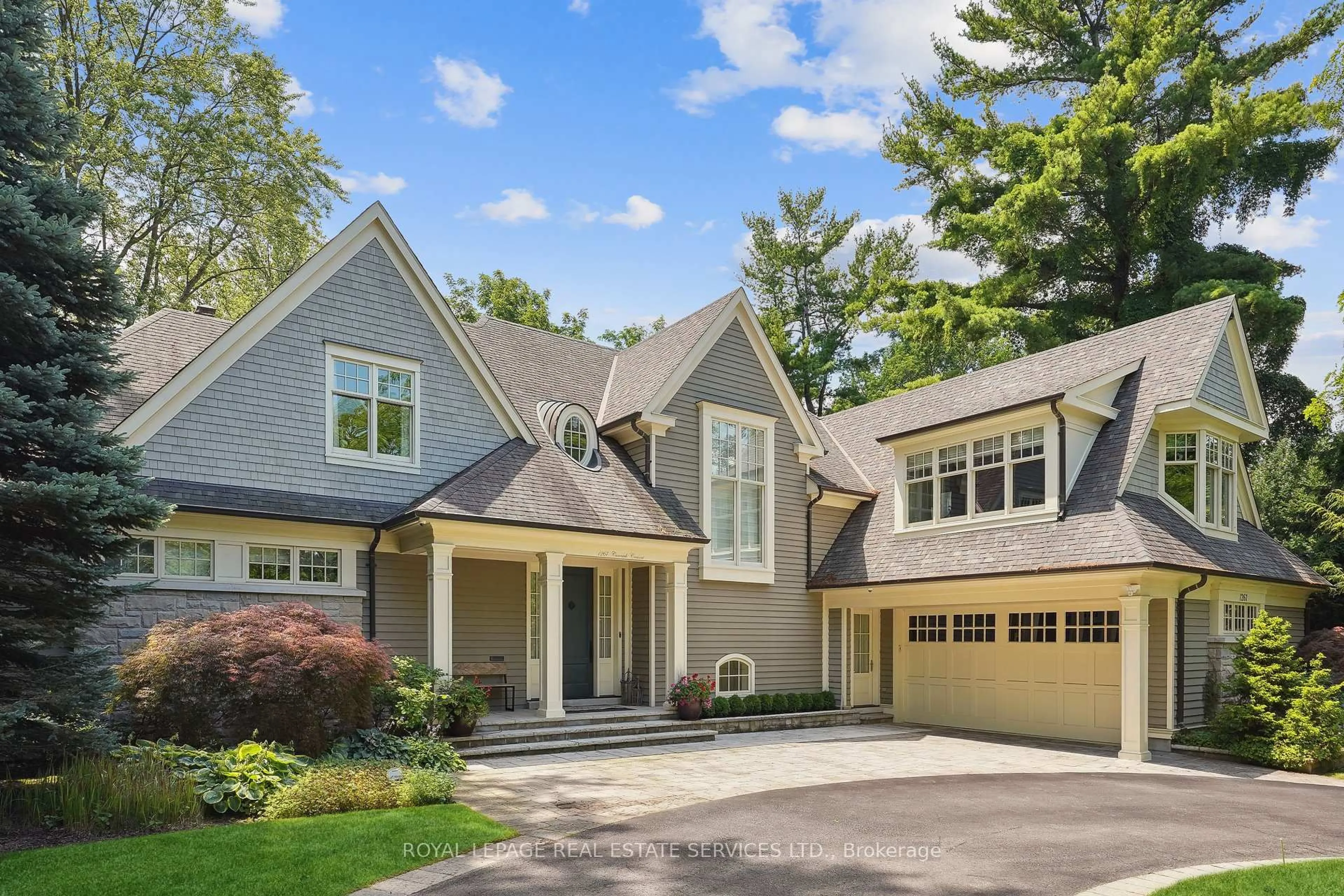 Home with vinyl exterior material, street for 1267 Cumnock Cres, Oakville Ontario L6J 2N6