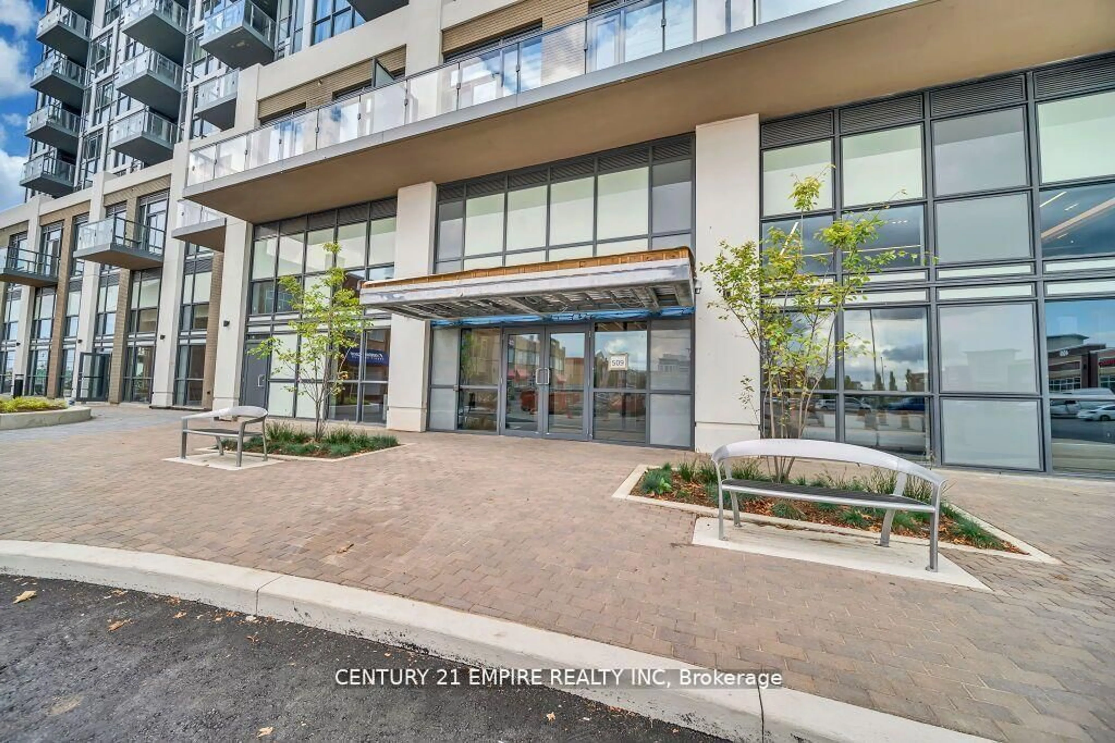 Indoor foyer for 509 Dundas St #317, Oakville Ontario L6M 4M2
