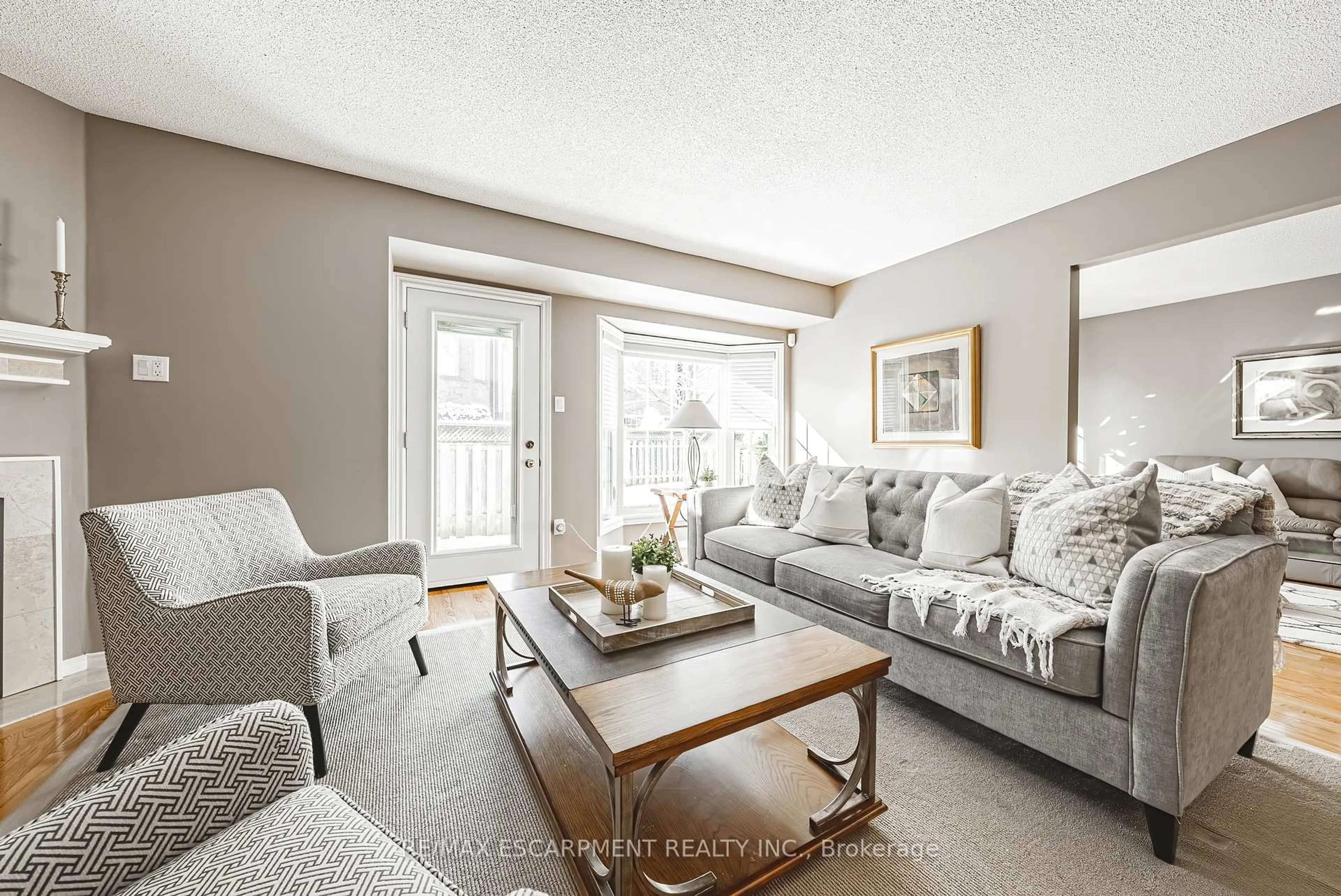 Living room with furniture, unknown for 3333 New St #9, Burlington Ontario L7N 1N1
