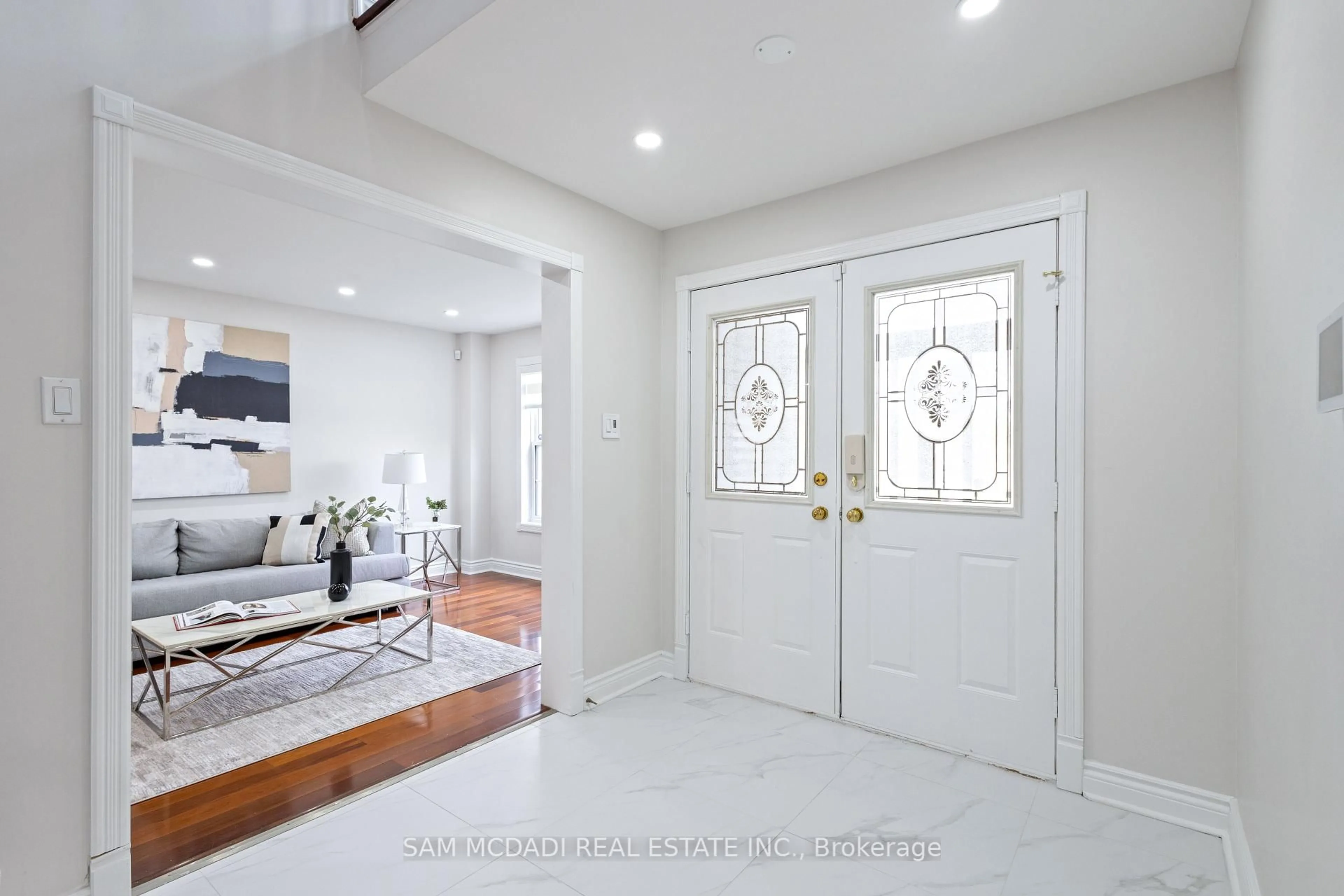Indoor entryway for 3100 The Collegeway N/A, Mississauga Ontario L5L 4X8
